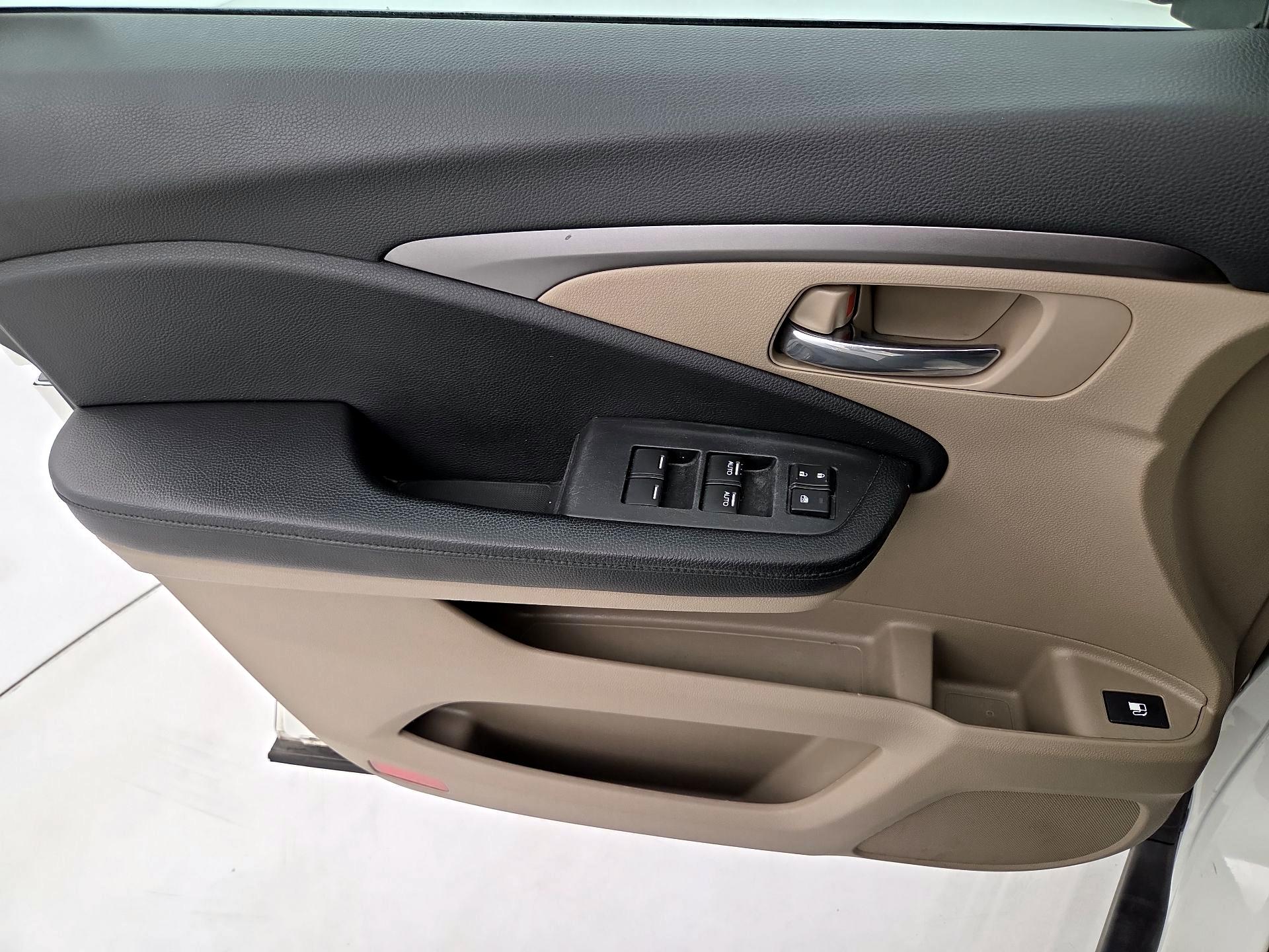 Thumbnail: 2018 Honda Pilot - 12