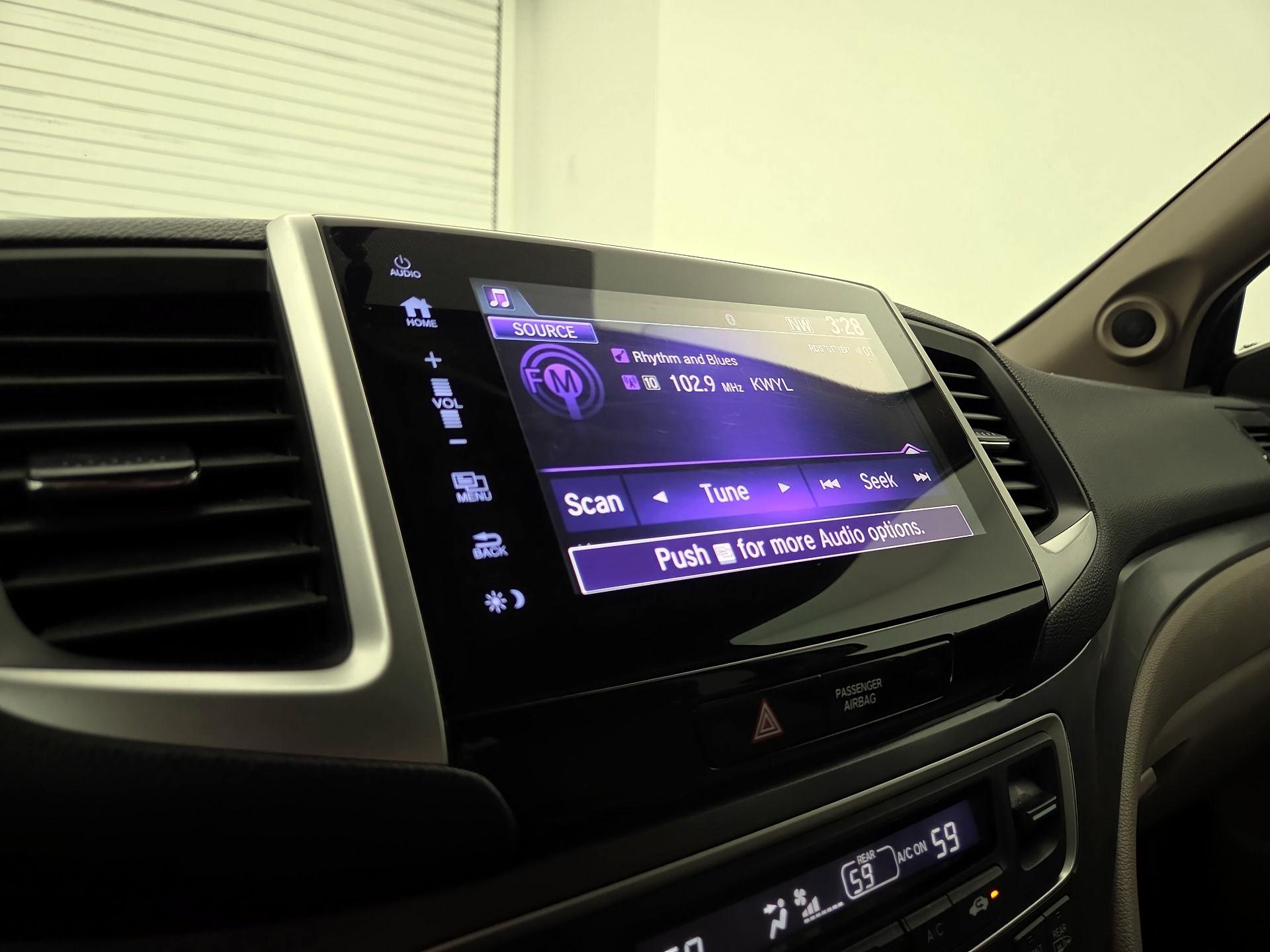 Thumbnail: 2018 Honda Pilot - 15