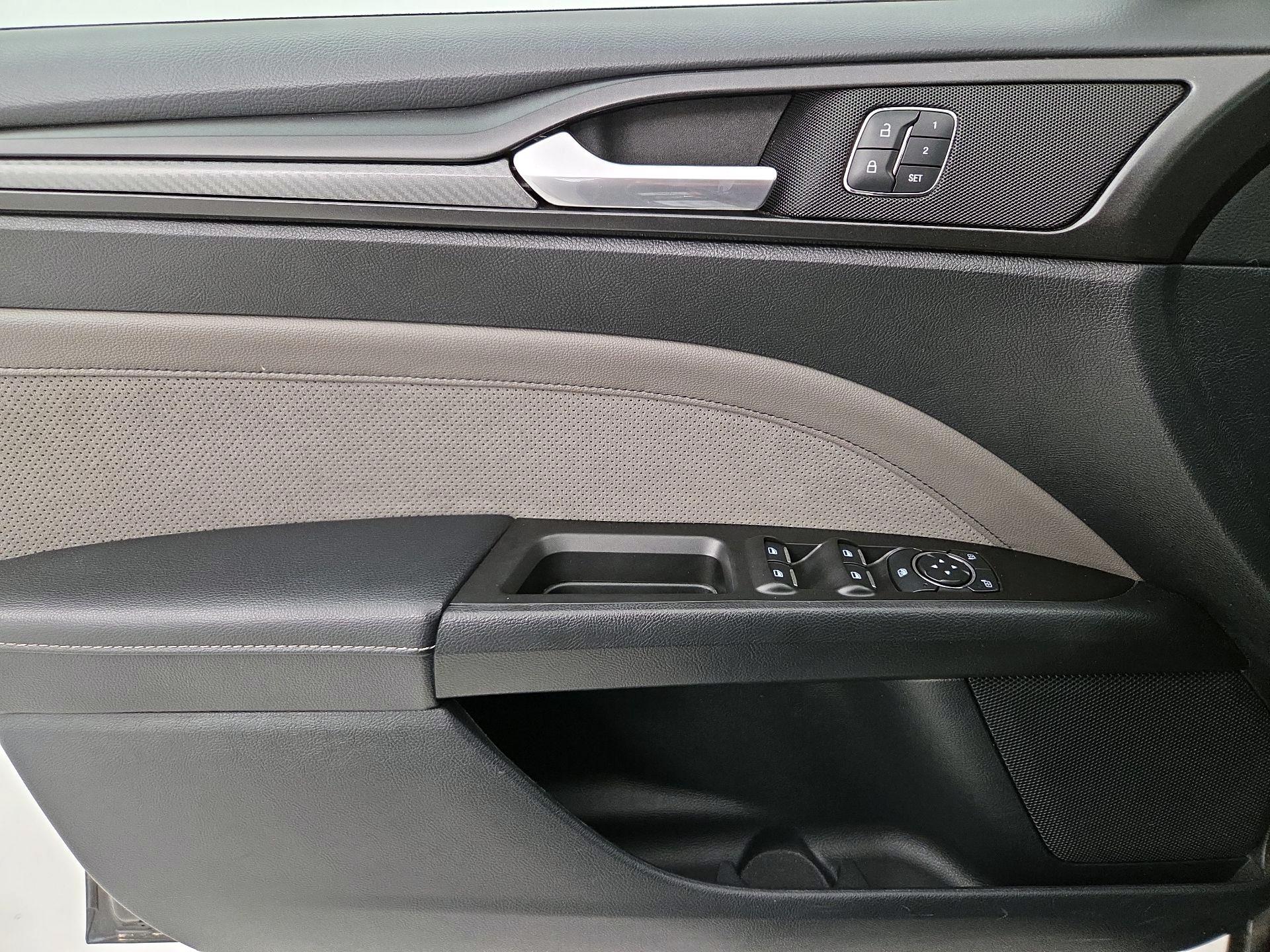 Thumbnail: 2017 Ford Fusion - 12