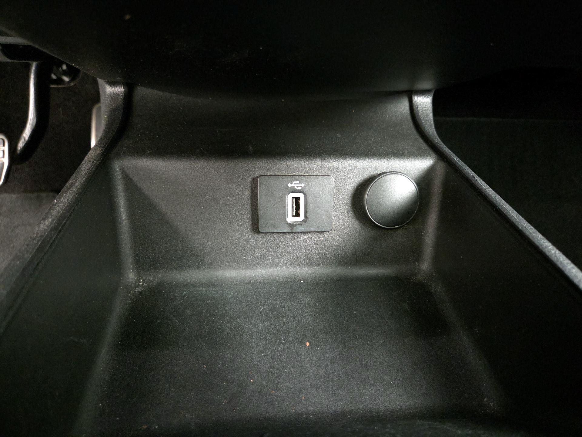 Thumbnail: 2017 Ford Fusion - 19