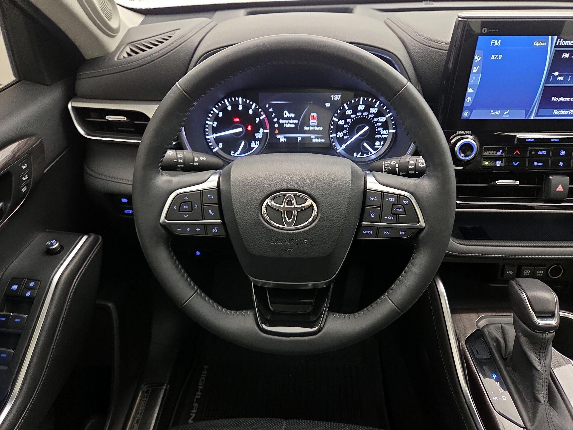 Thumbnail: 2020 Toyota Highlander - 10