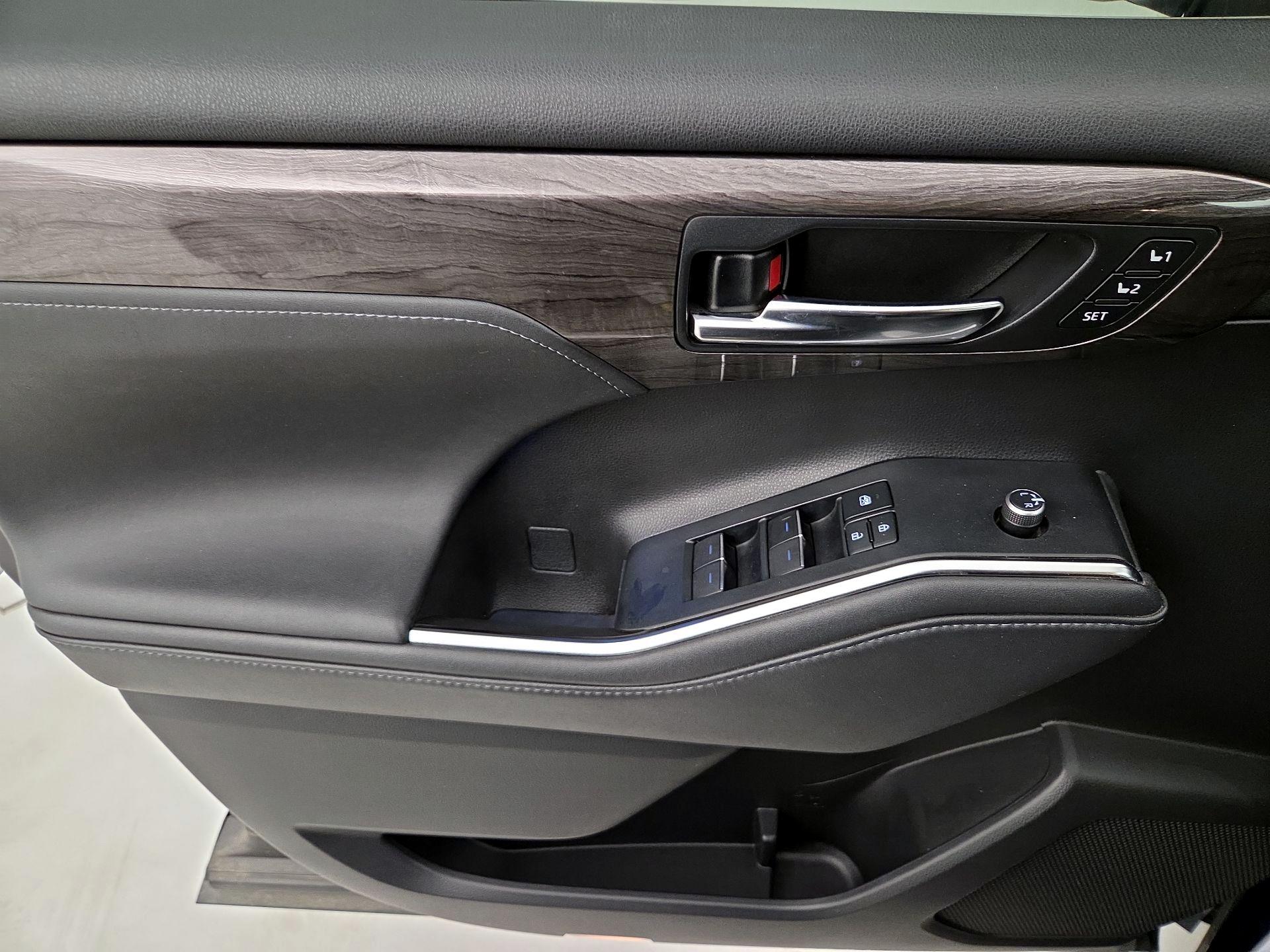 Thumbnail: 2020 Toyota Highlander - 12