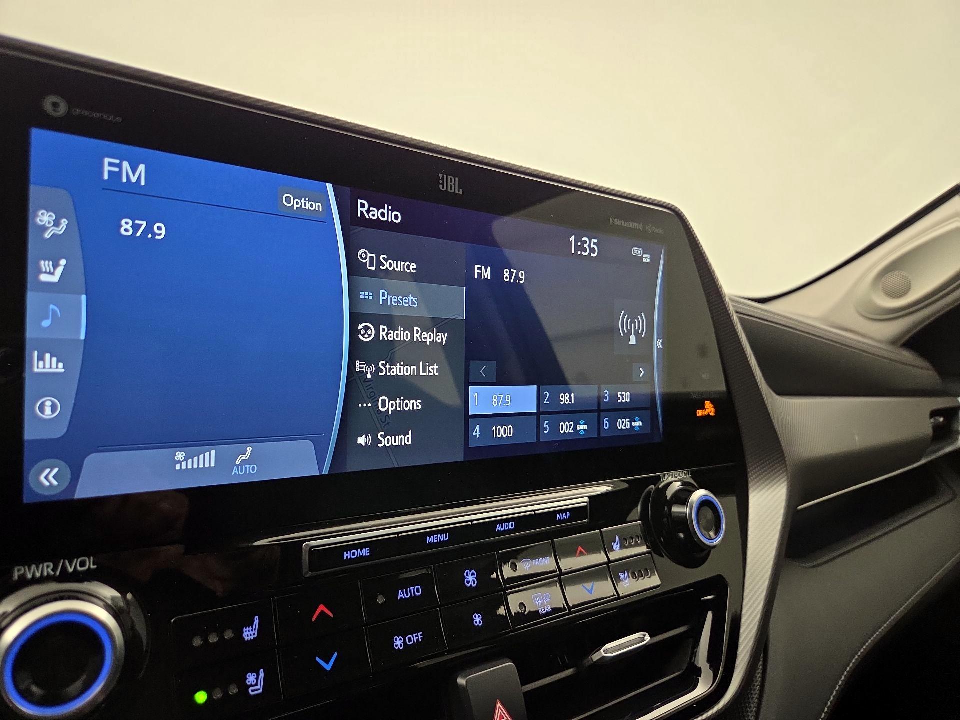 Thumbnail: 2020 Toyota Highlander - 15