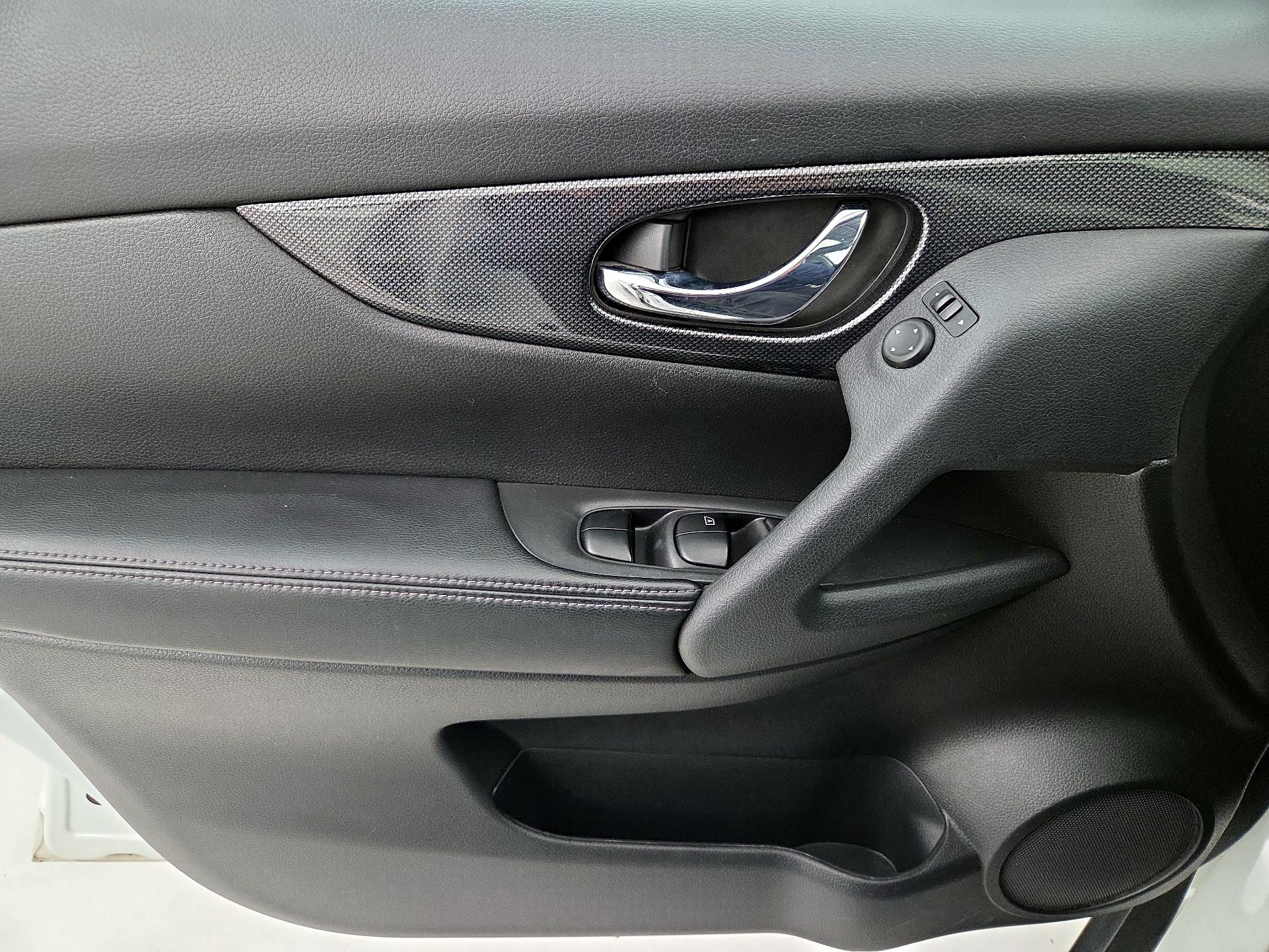 Thumbnail: 2016 Nissan Rogue - 12