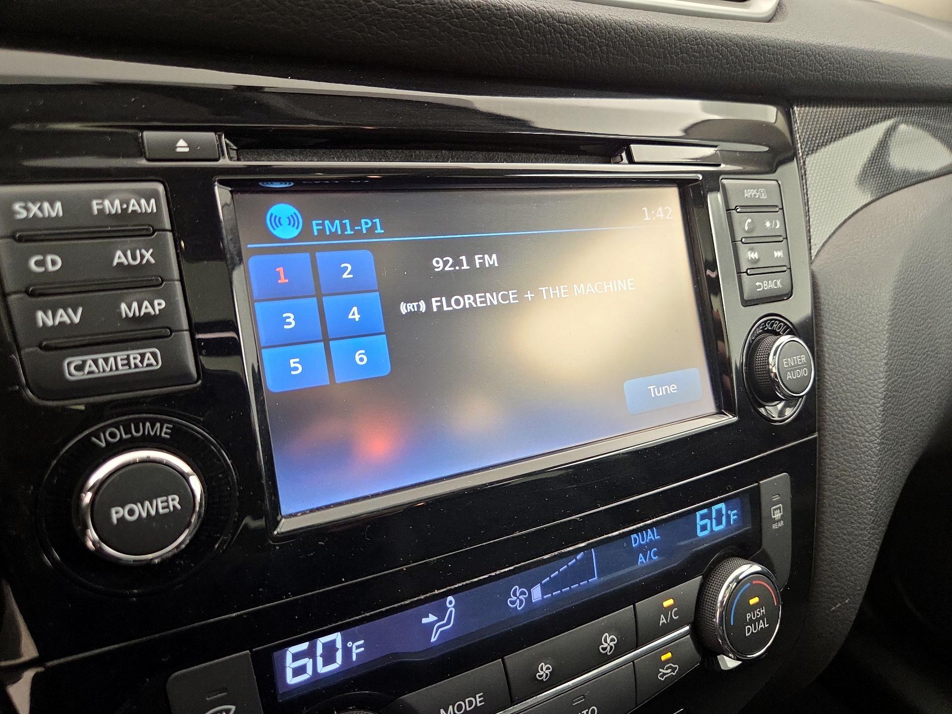 Thumbnail: 2016 Nissan Rogue - 16