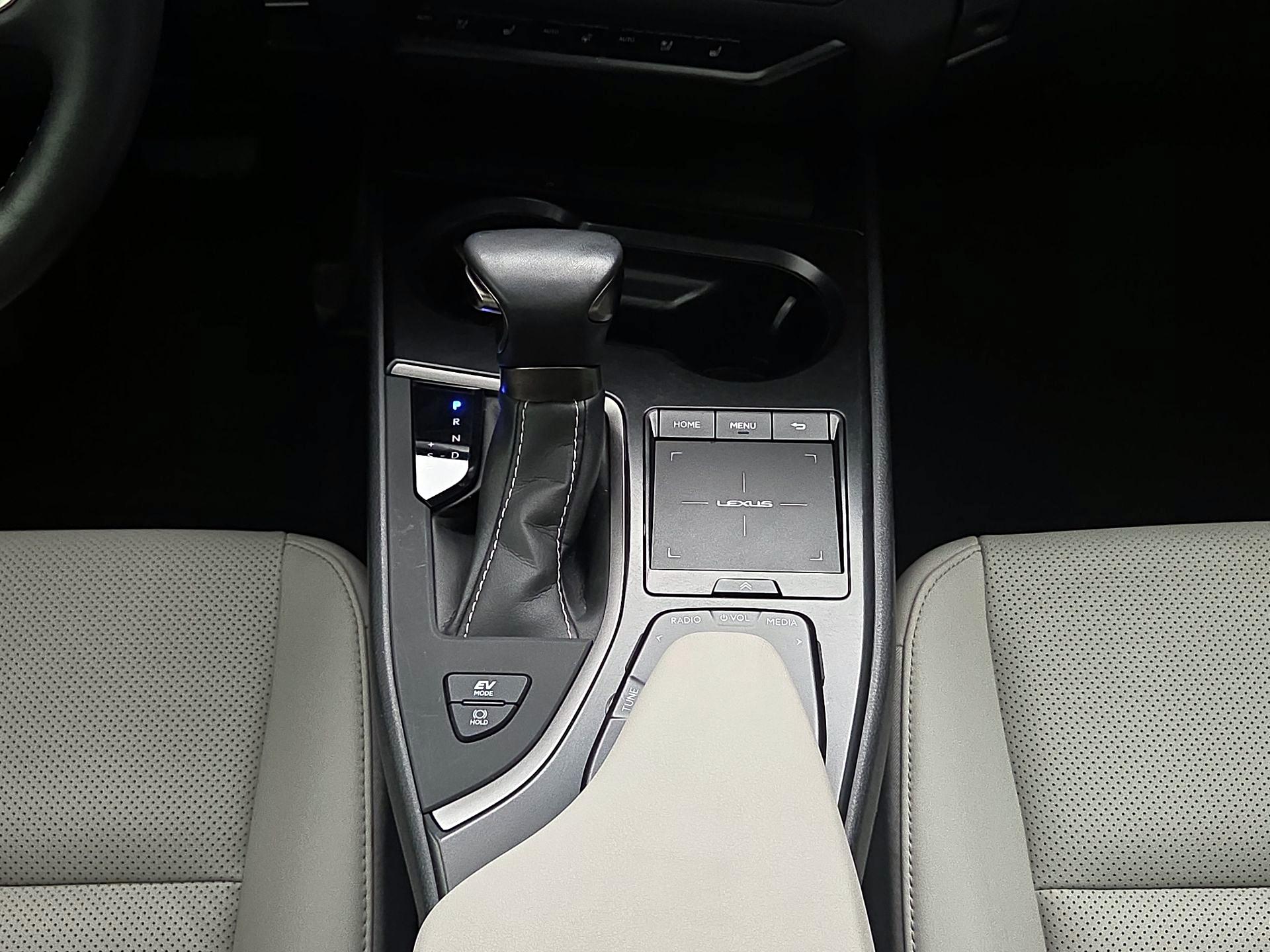 Thumbnail: 2021 Lexus UX - 16