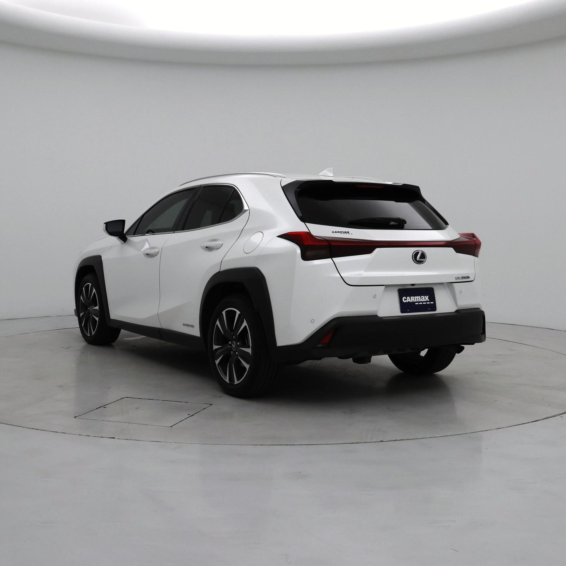 Thumbnail: 2021 Lexus UX - 2