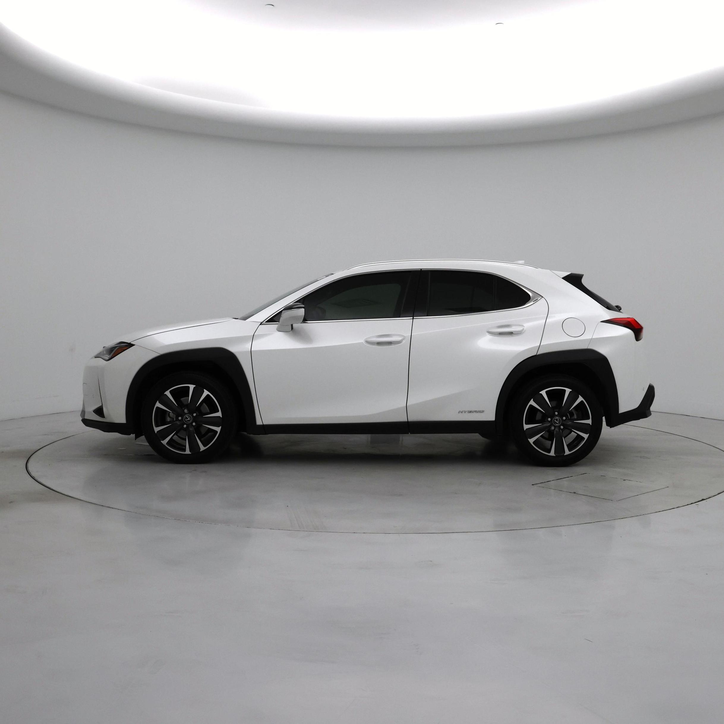 Thumbnail: 2021 Lexus UX - 3