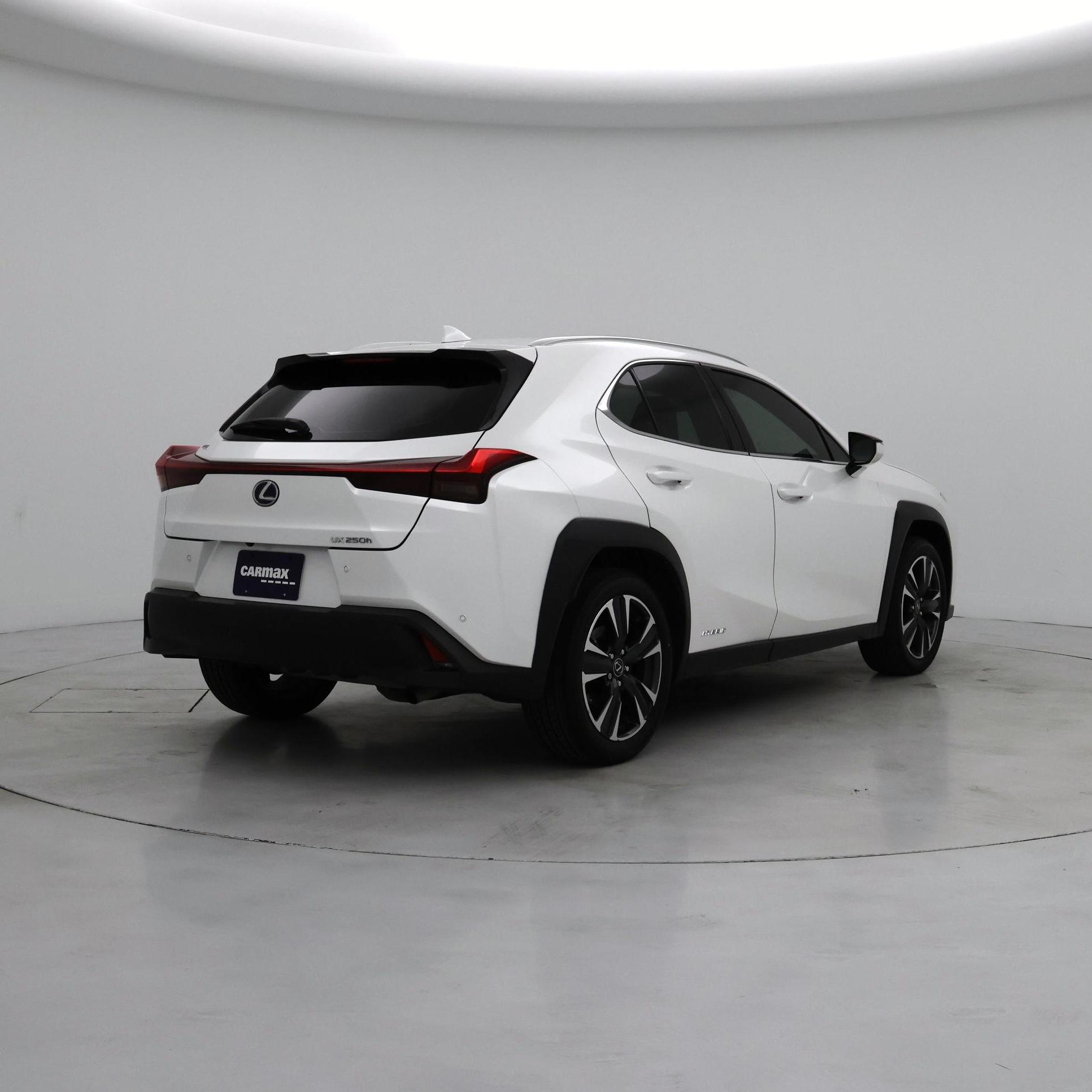 Thumbnail: 2021 Lexus UX - 8