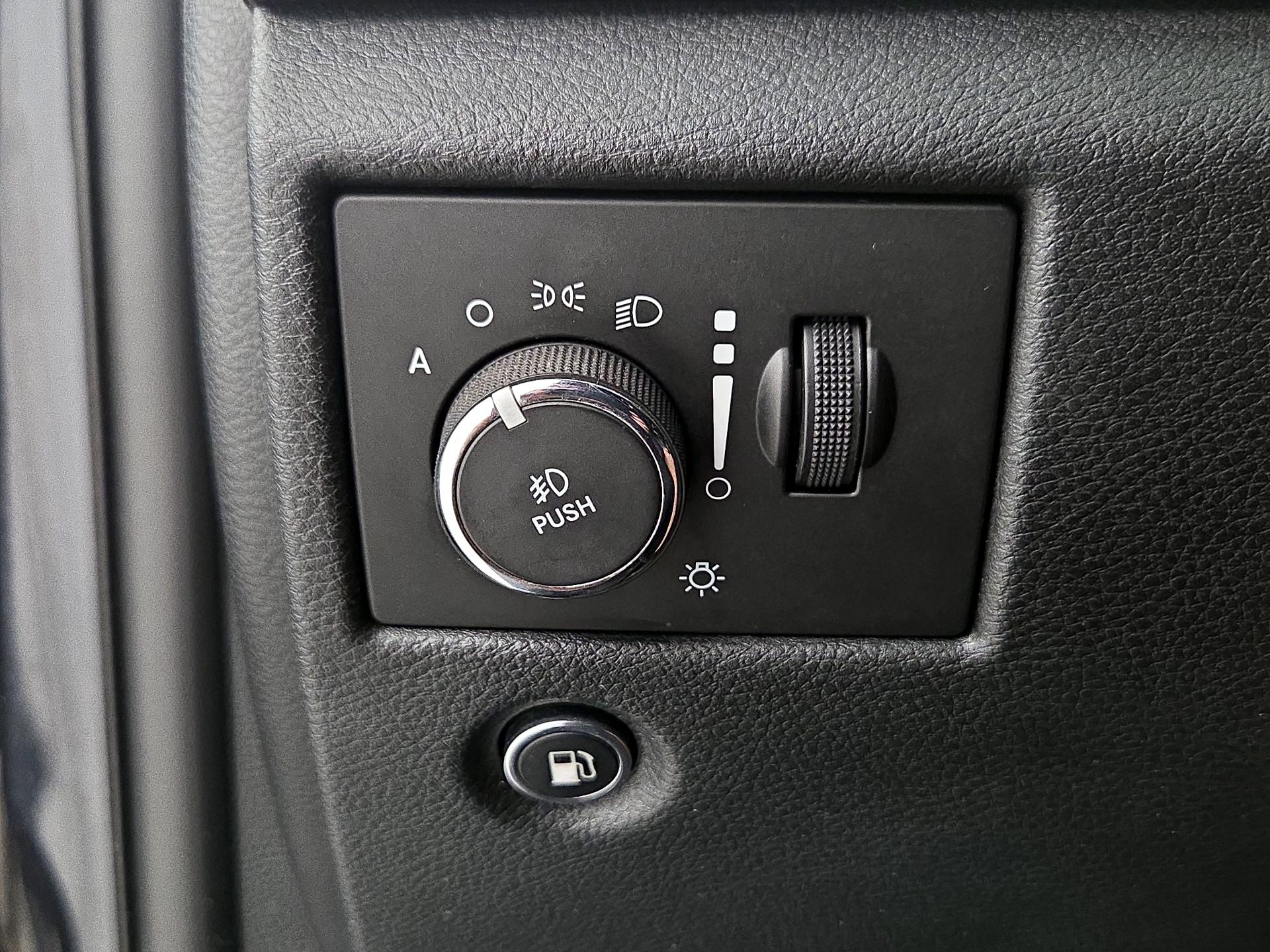 Thumbnail: 2016 Jeep Grand Cherokee - 13