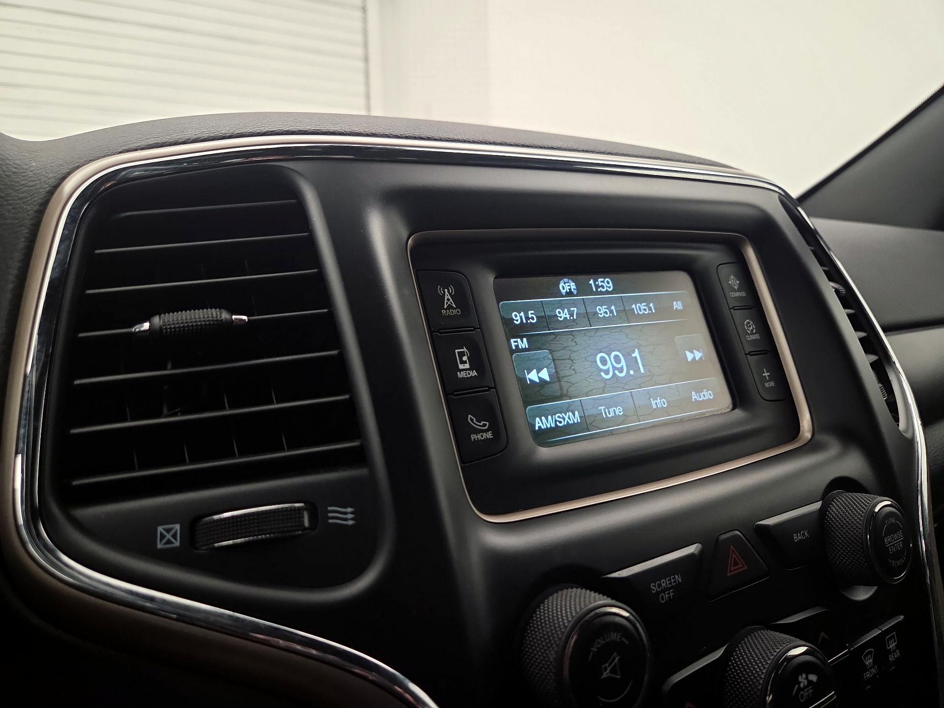 Thumbnail: 2016 Jeep Grand Cherokee - 14