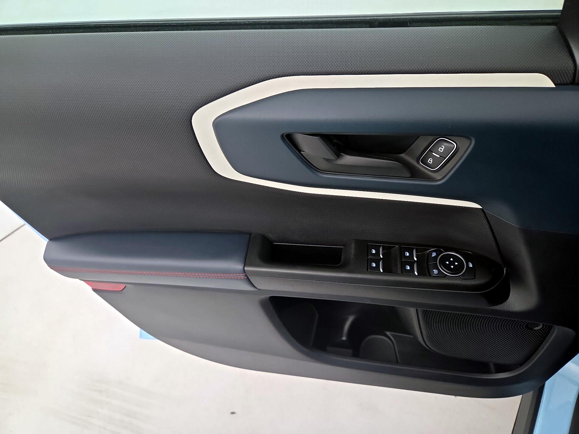 Thumbnail: 2023 Ford Bronco Sport - 12