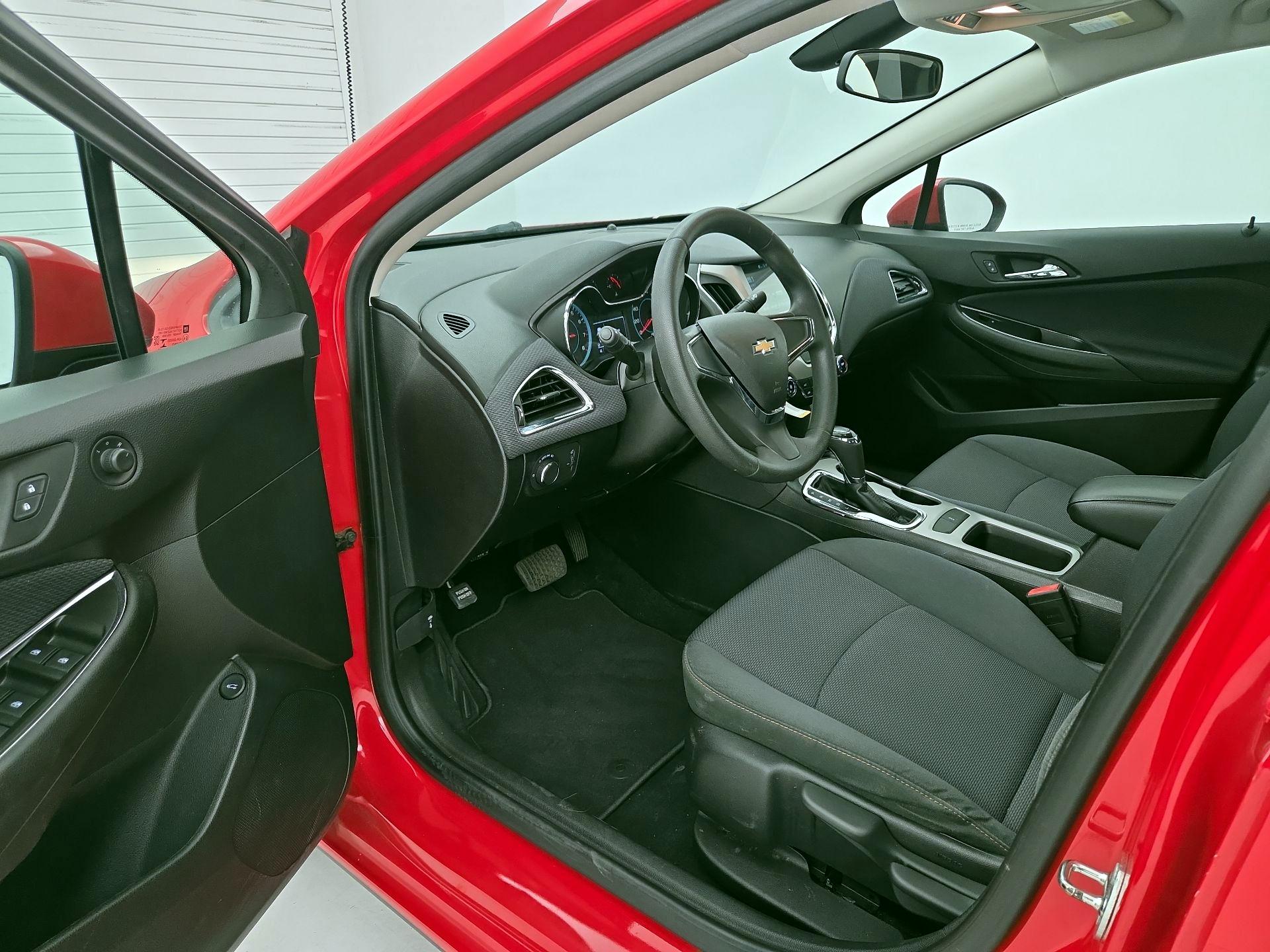 Thumbnail: 2018 Chevrolet Cruze - 11