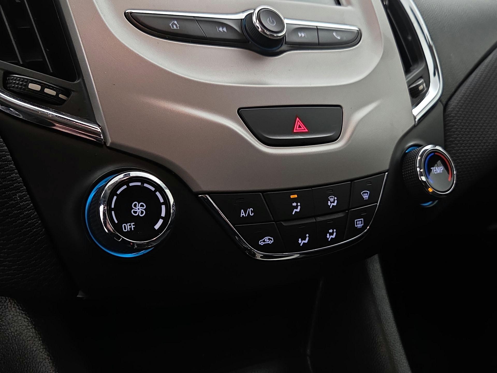 Thumbnail: 2018 Chevrolet Cruze - 16