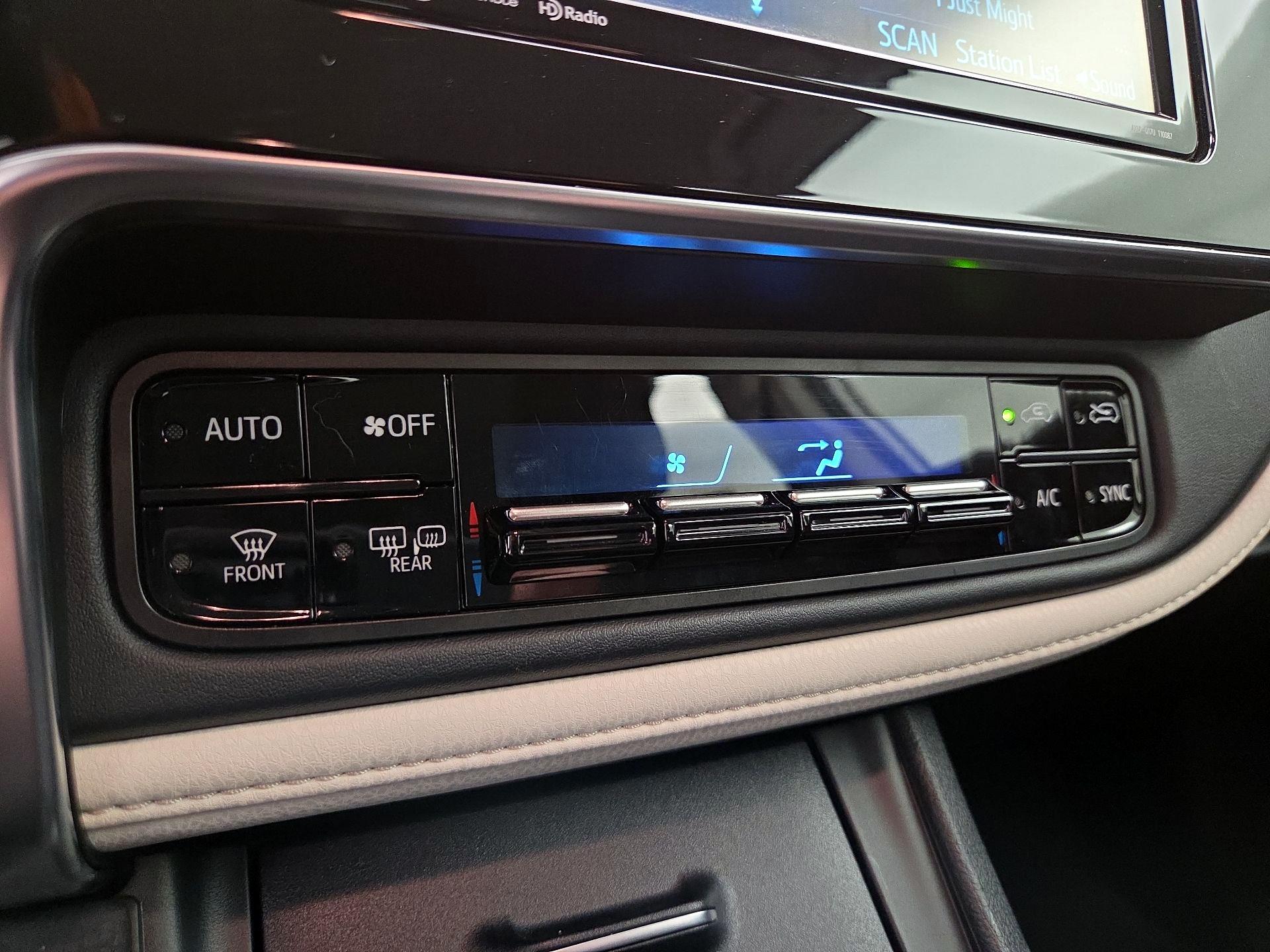 Thumbnail: 2018 Toyota Corolla iM - 16
