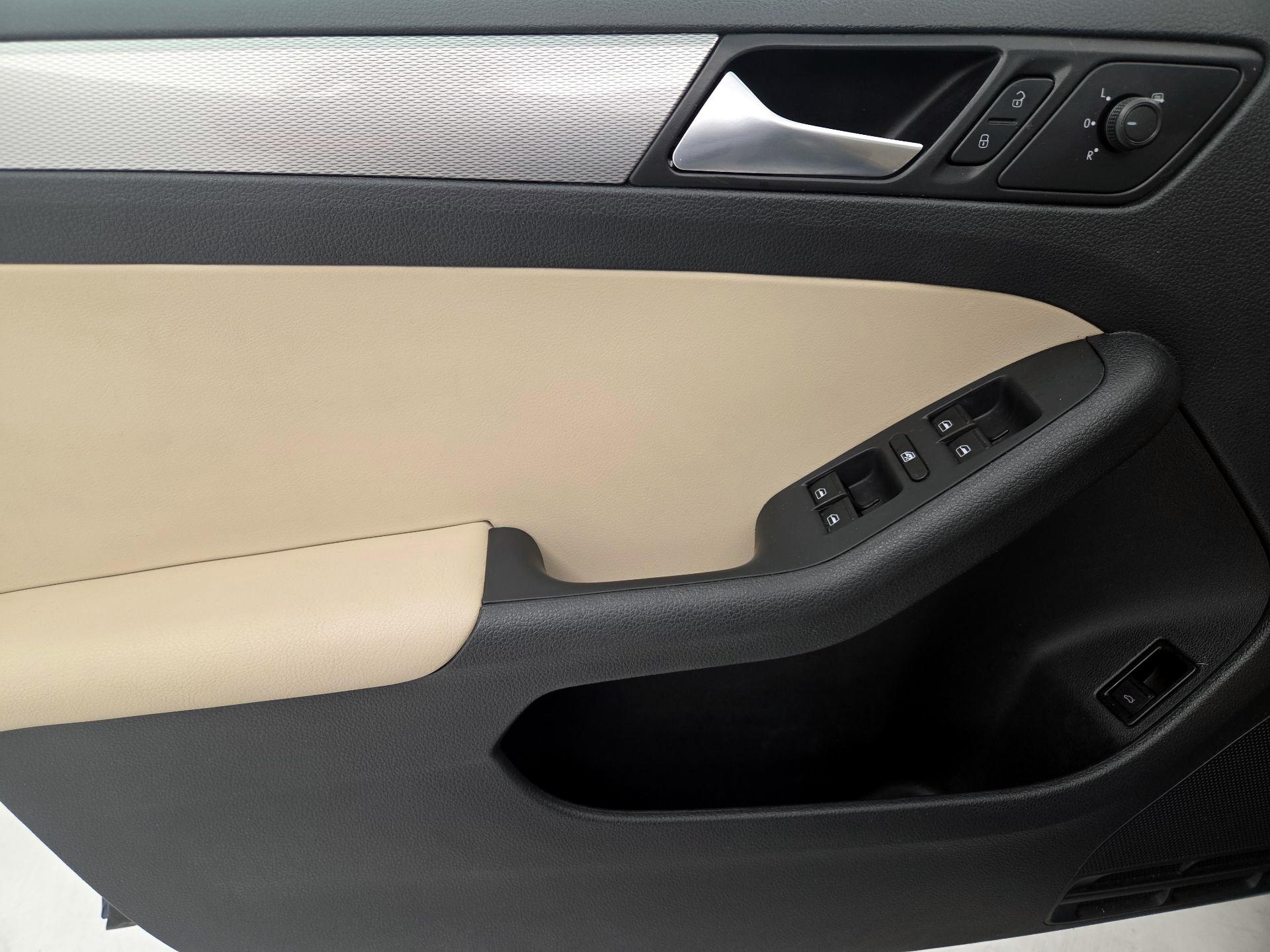 Thumbnail: 2017 Volkswagen Jetta - 12