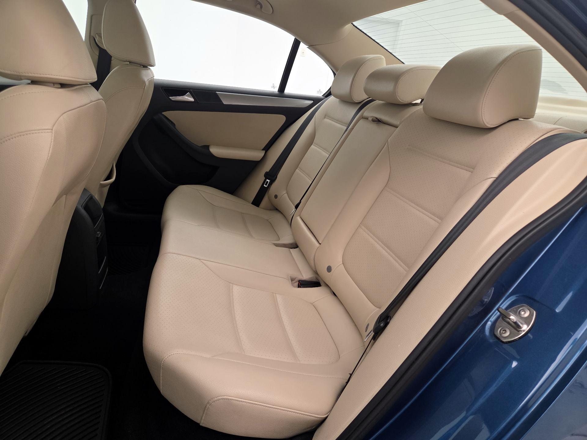 Thumbnail: 2017 Volkswagen Jetta - 20