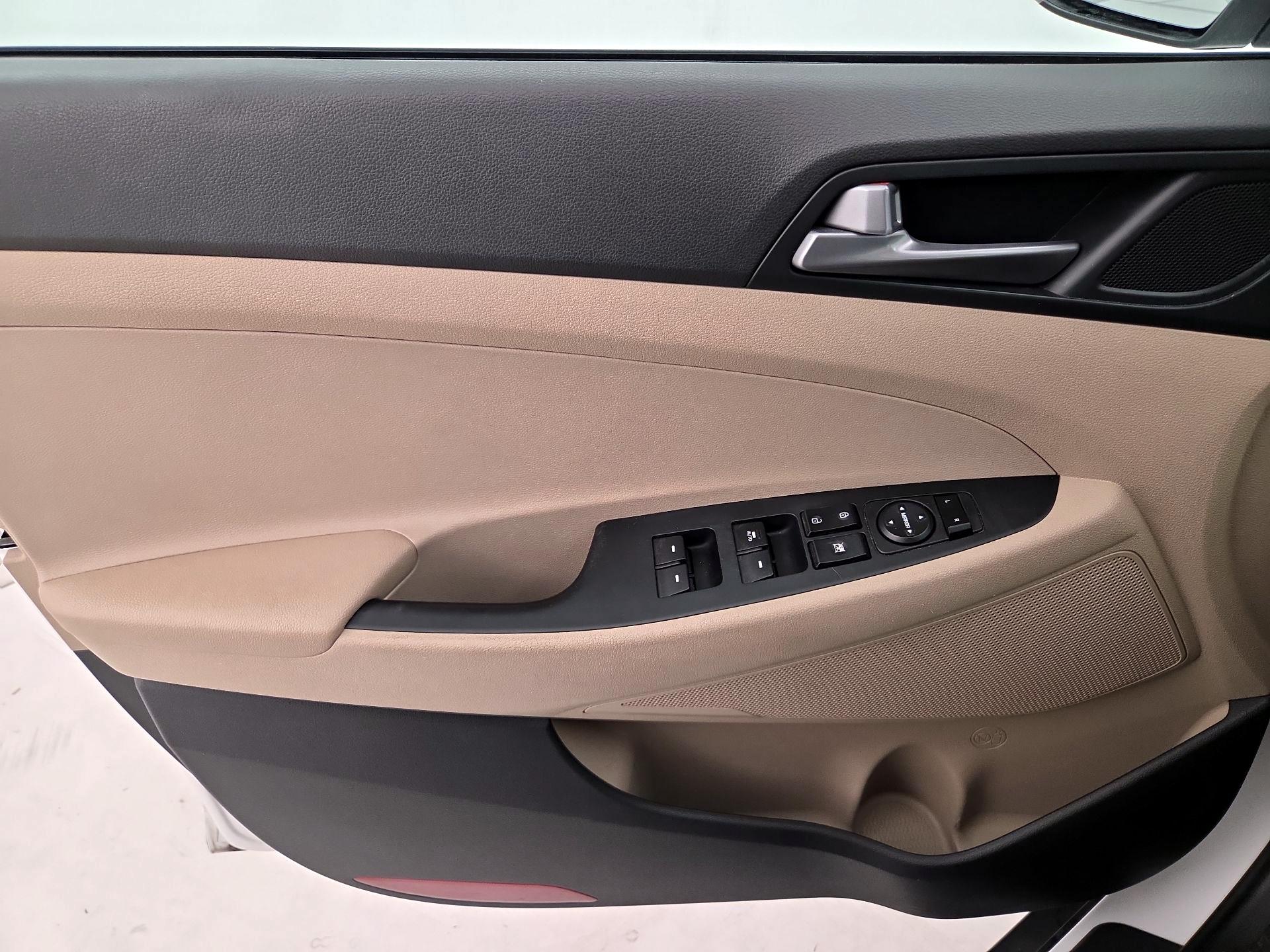 Thumbnail: 2017 Hyundai Tucson - 12