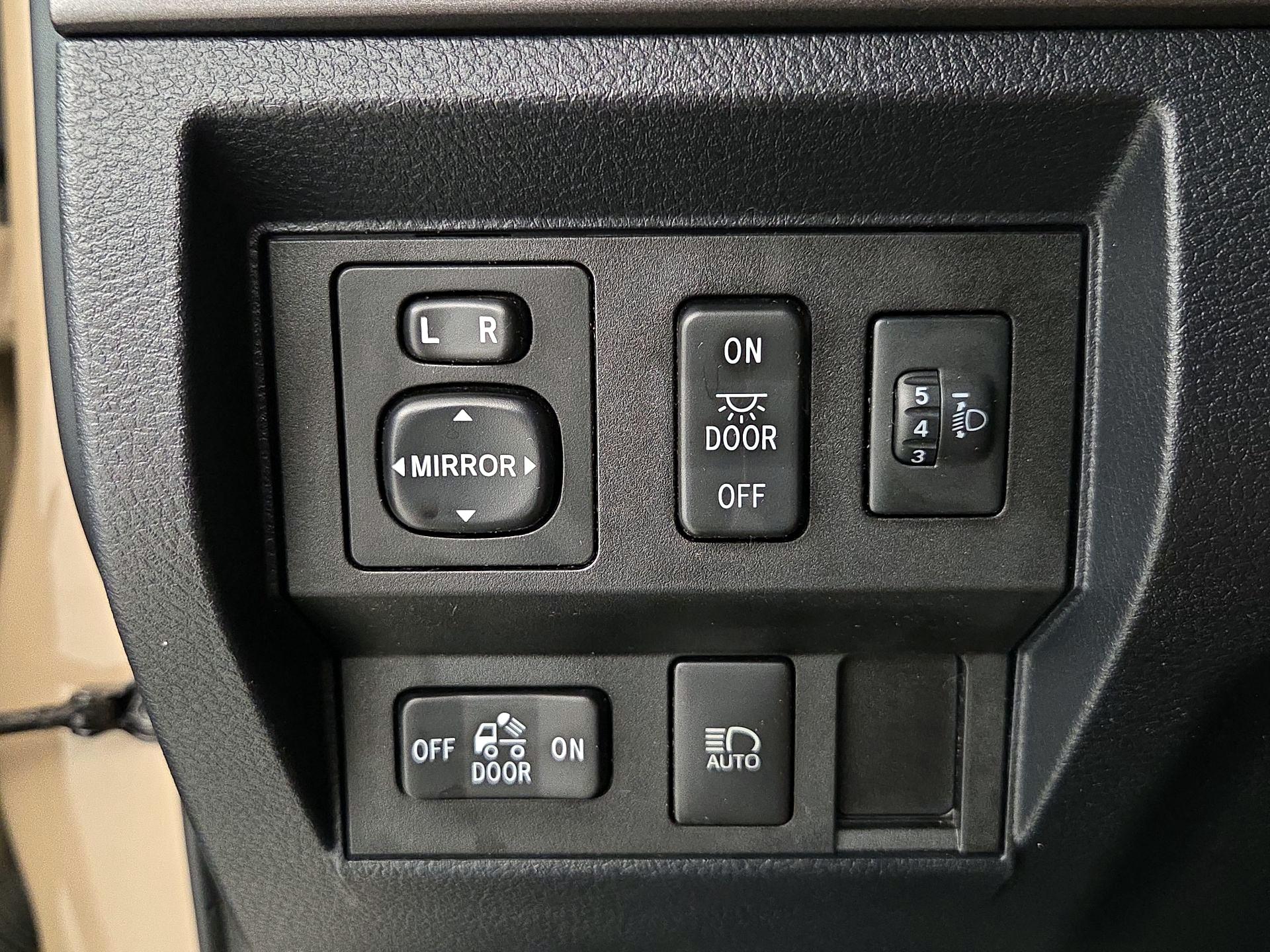 Thumbnail: 2018 Toyota Tundra - 13