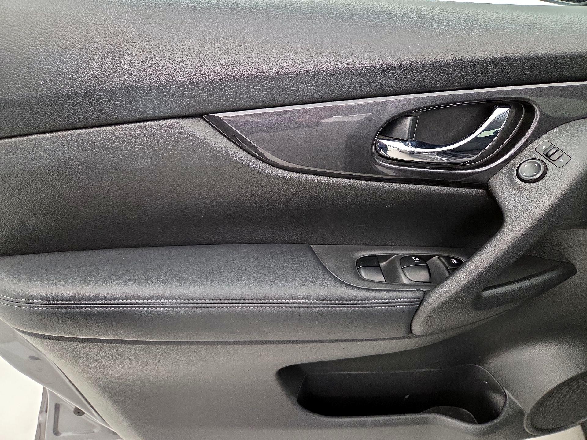 Thumbnail: 2017 Nissan Rogue - 12