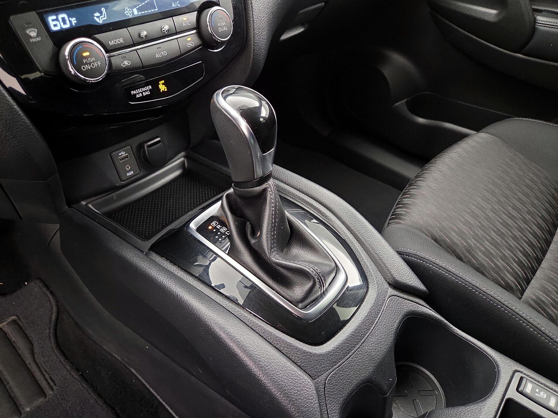 Thumbnail: 2017 Nissan Rogue - 17