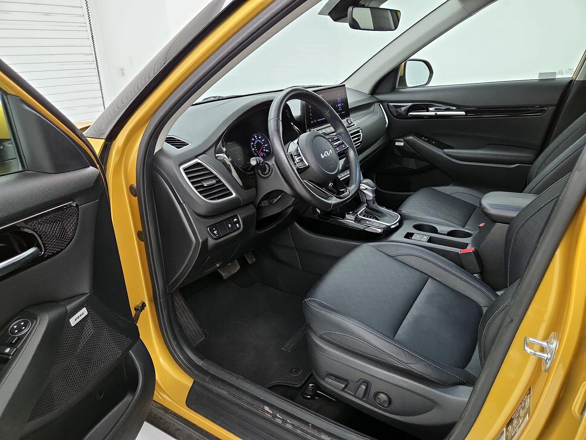 Thumbnail: 2023 Kia Seltos - 11