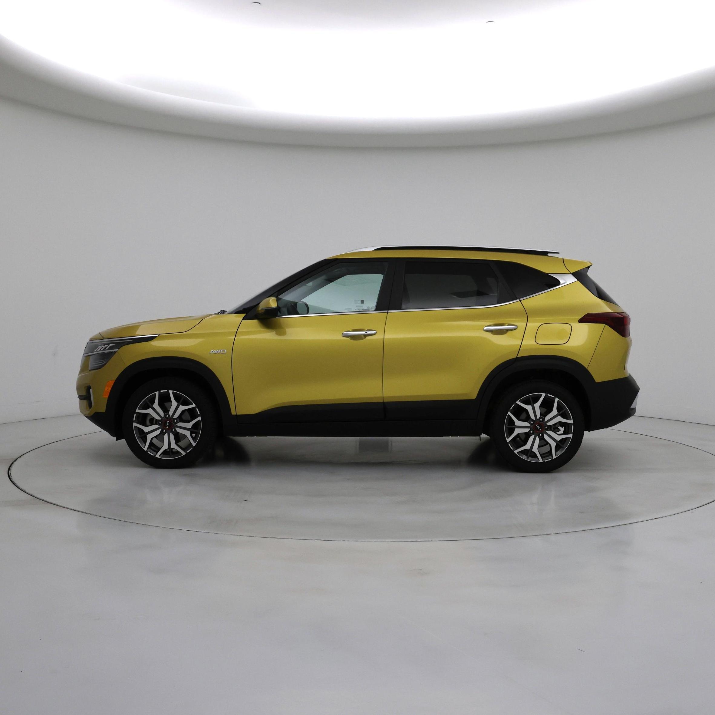 Thumbnail: 2023 Kia Seltos - 3