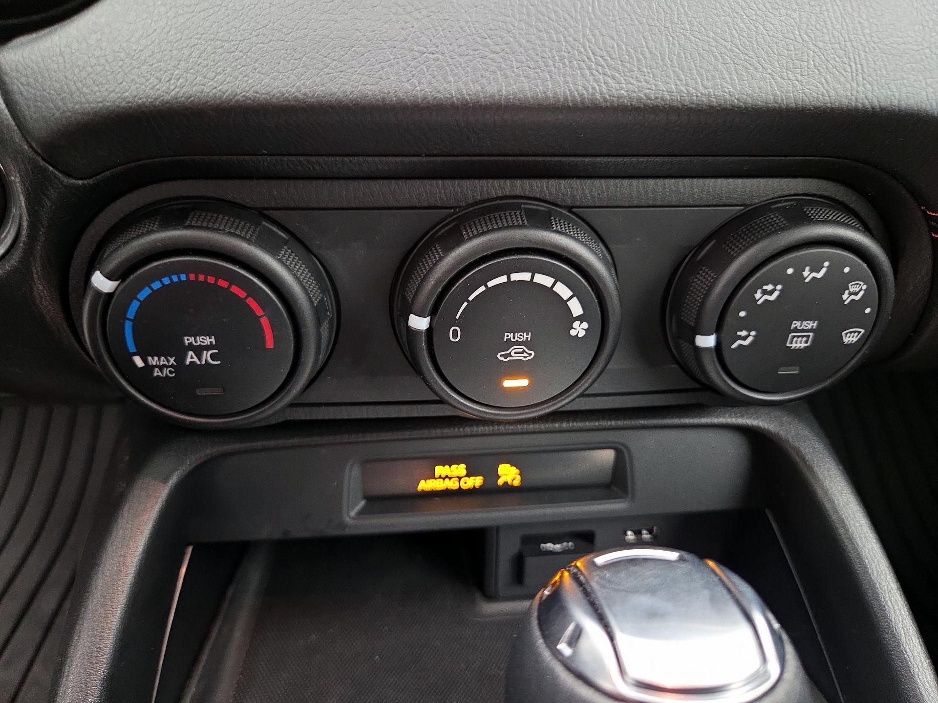 Thumbnail: 2016 Mazda MX-5 Miata - 15