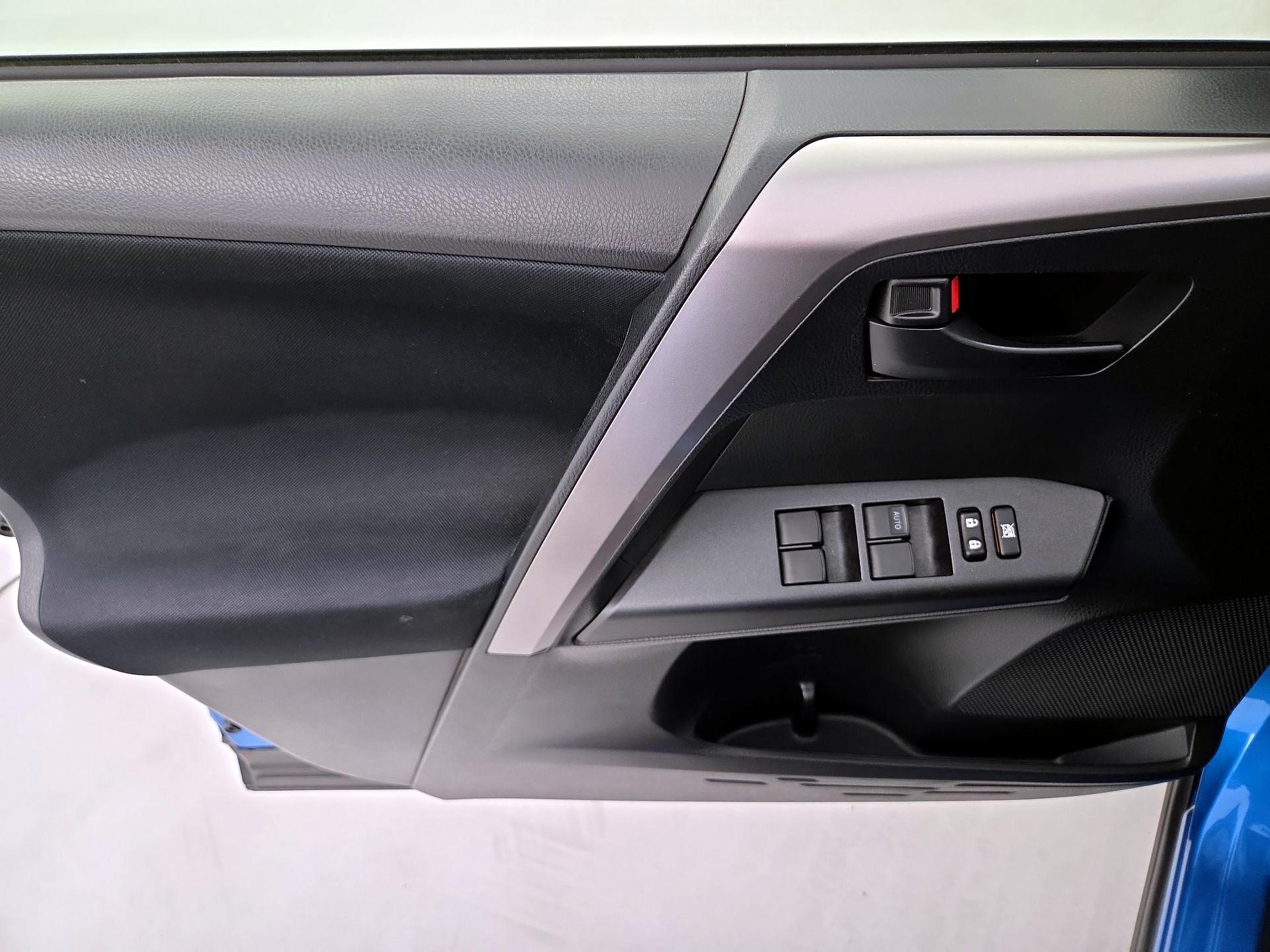 Thumbnail: 2016 Toyota RAV4 - 12