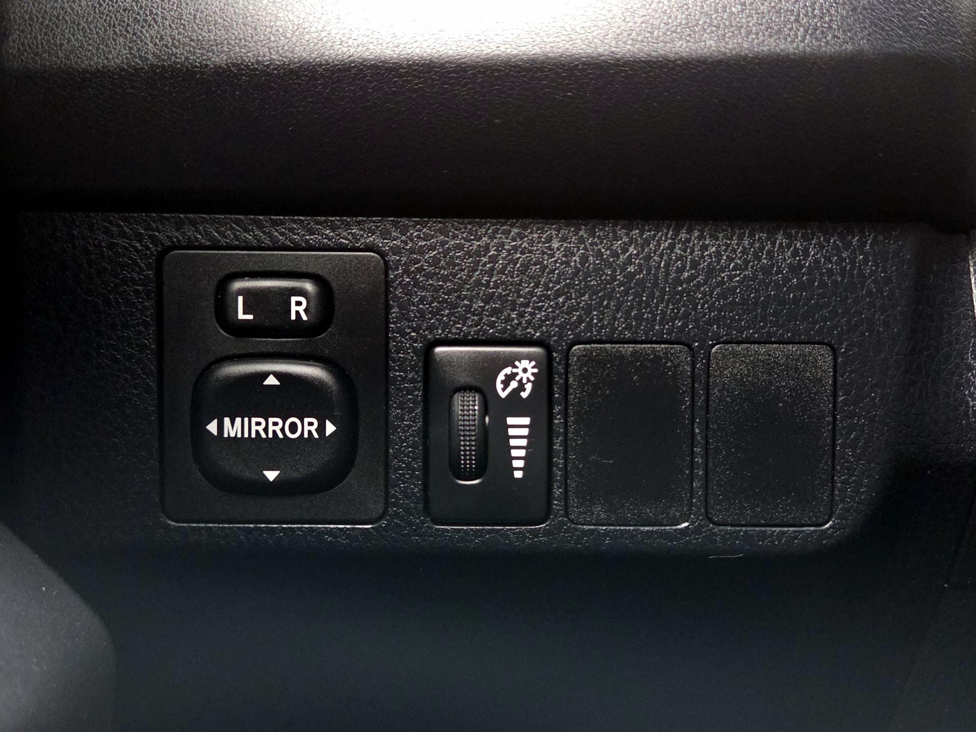 Thumbnail: 2016 Toyota RAV4 - 13