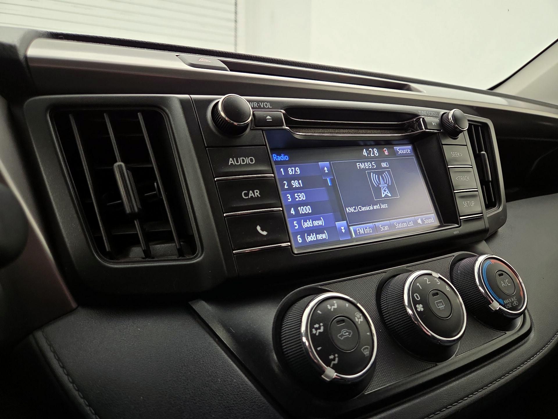 Thumbnail: 2016 Toyota RAV4 - 15