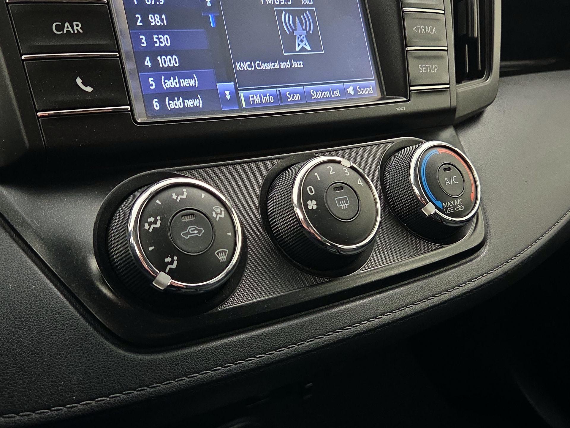 Thumbnail: 2016 Toyota RAV4 - 16