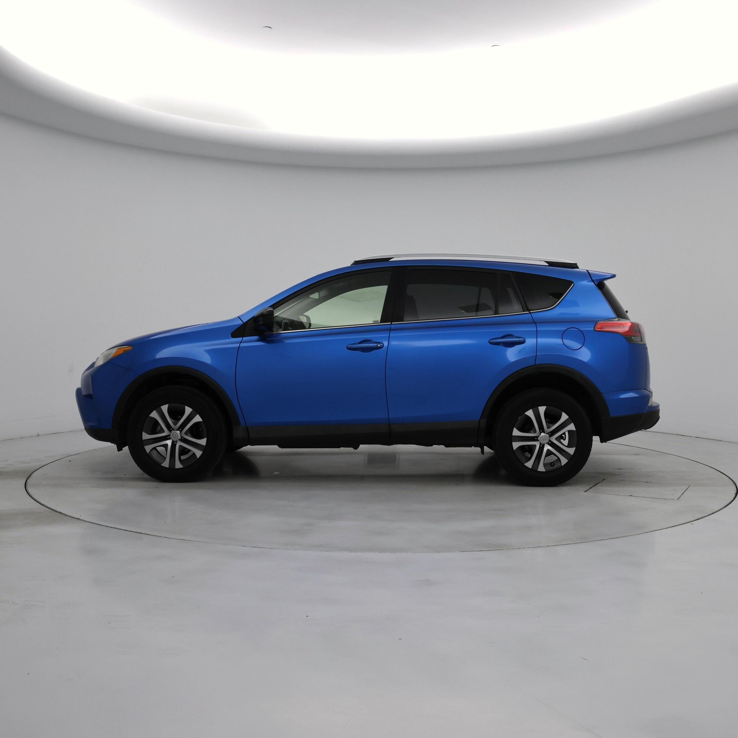 Thumbnail: 2016 Toyota RAV4 - 3