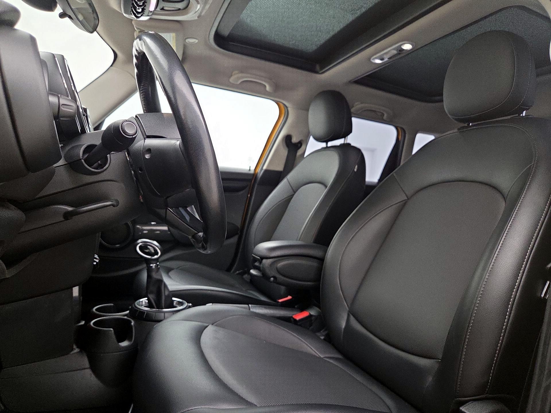 Thumbnail: 2015 MINI Cooper Hardtop - 11