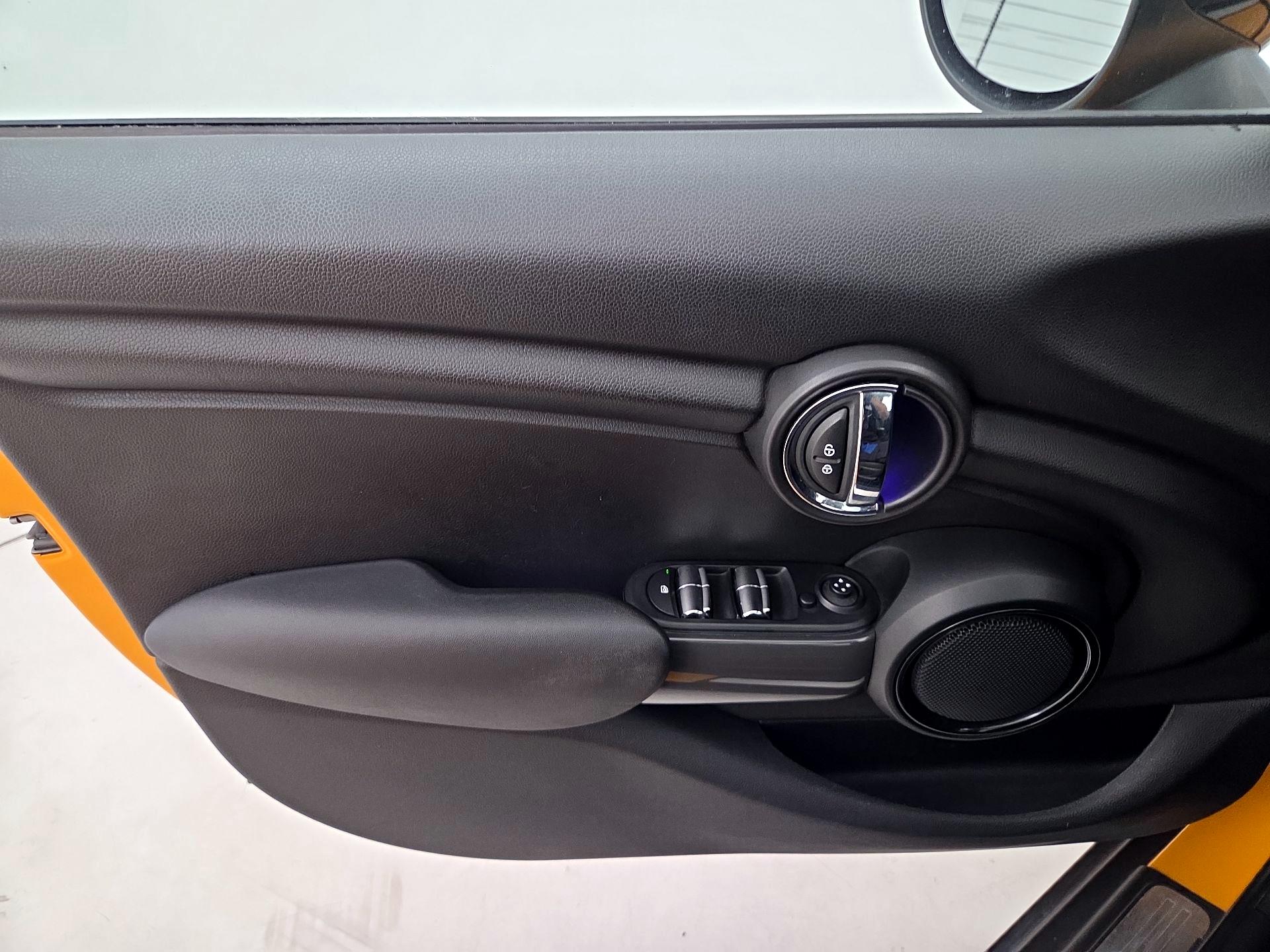 Thumbnail: 2015 MINI Cooper Hardtop - 12