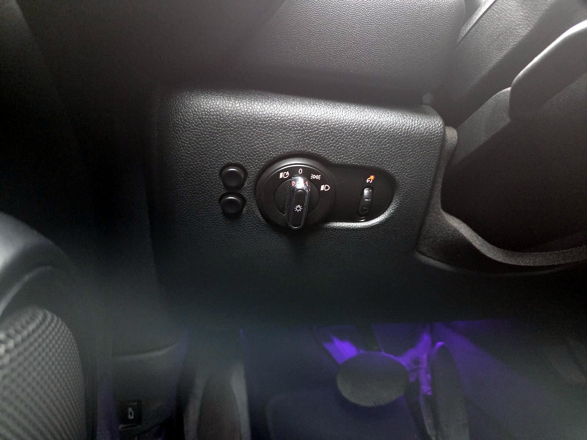 Thumbnail: 2015 MINI Cooper Hardtop - 13