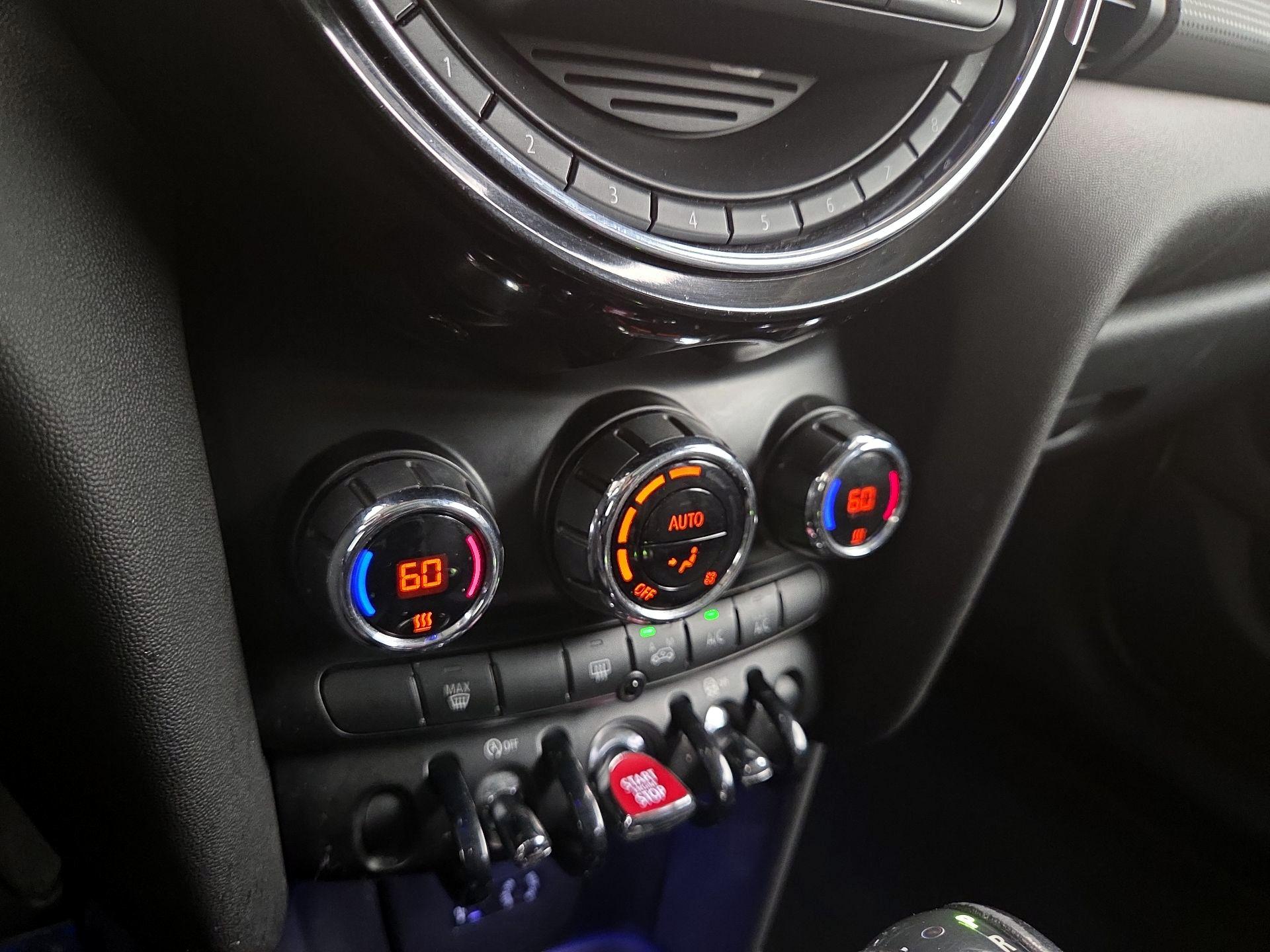 Thumbnail: 2015 MINI Cooper Hardtop - 15