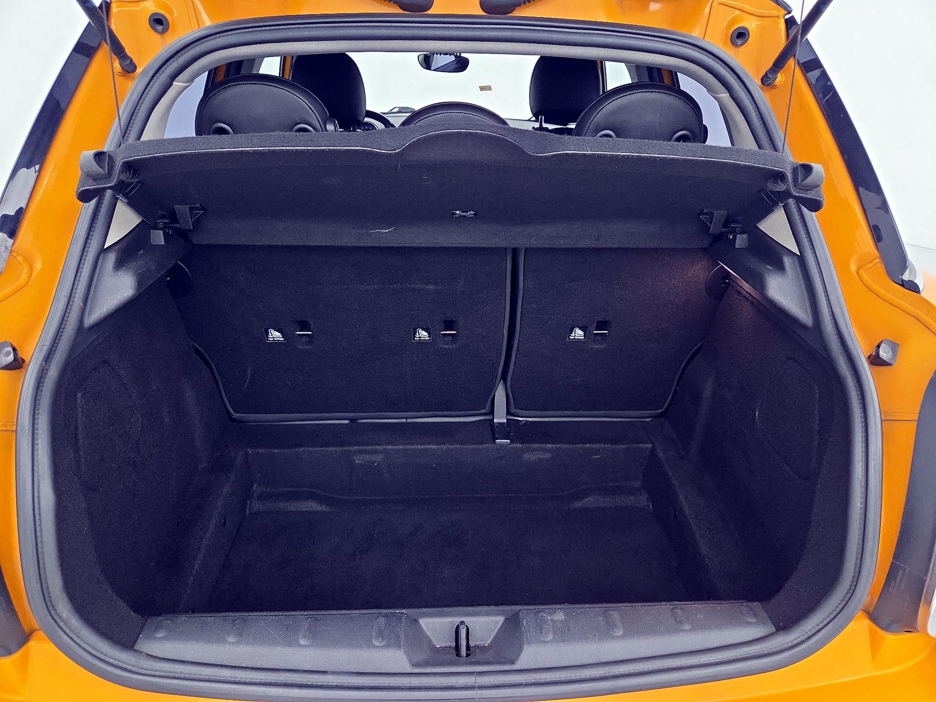 Thumbnail: 2015 MINI Cooper Hardtop - 19