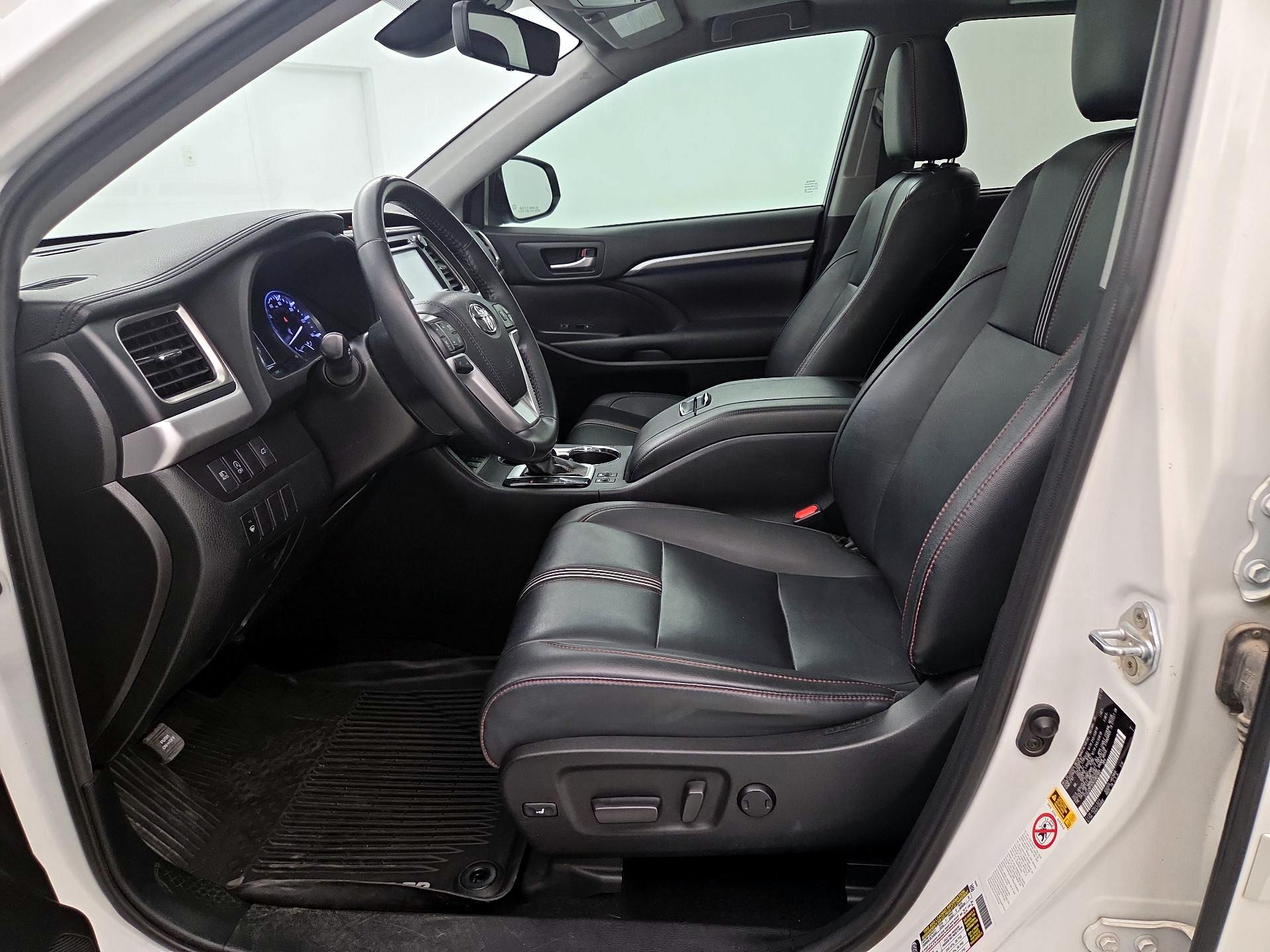 Thumbnail: 2019 Toyota Highlander - 11