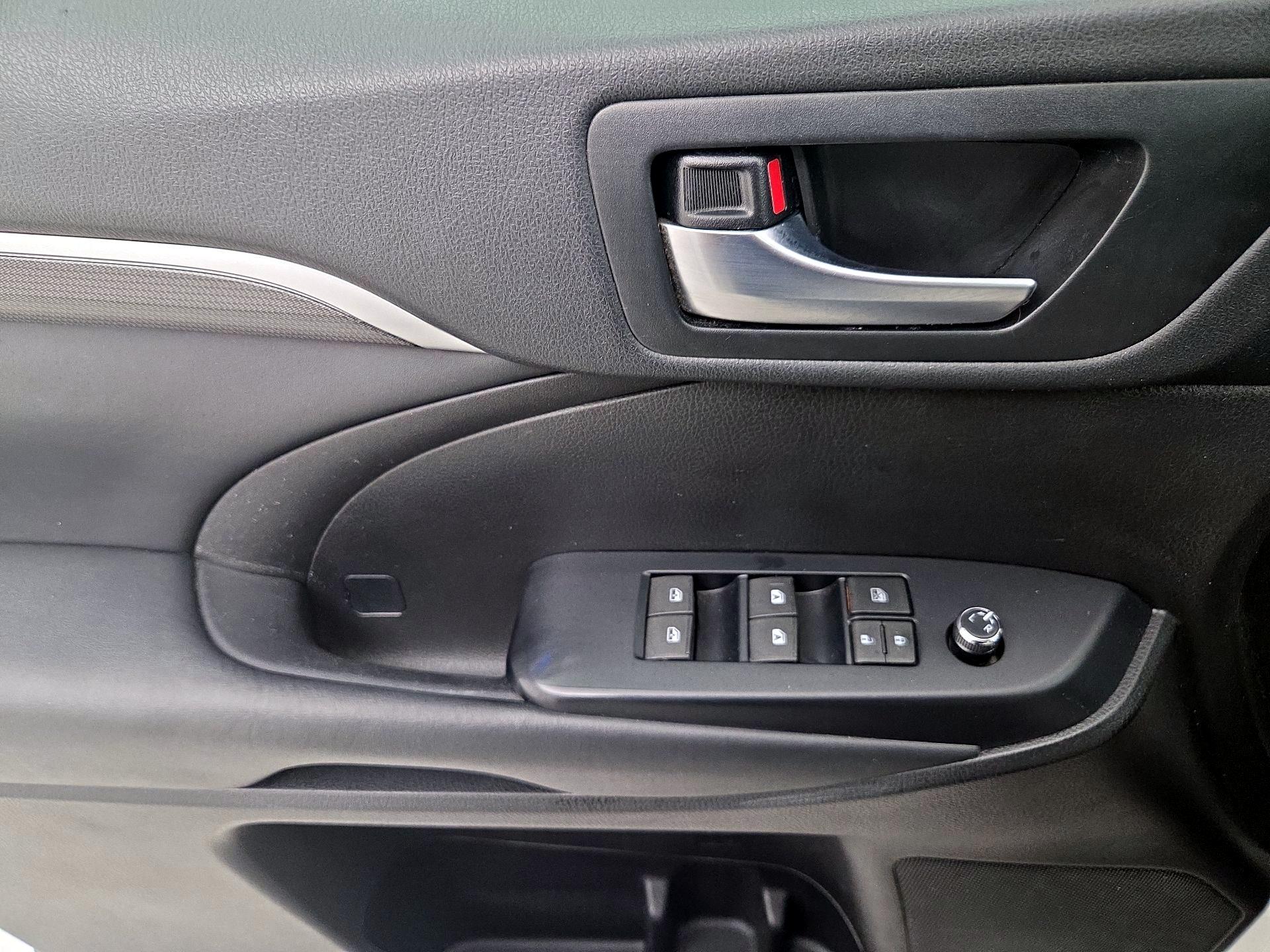 Thumbnail: 2019 Toyota Highlander - 12