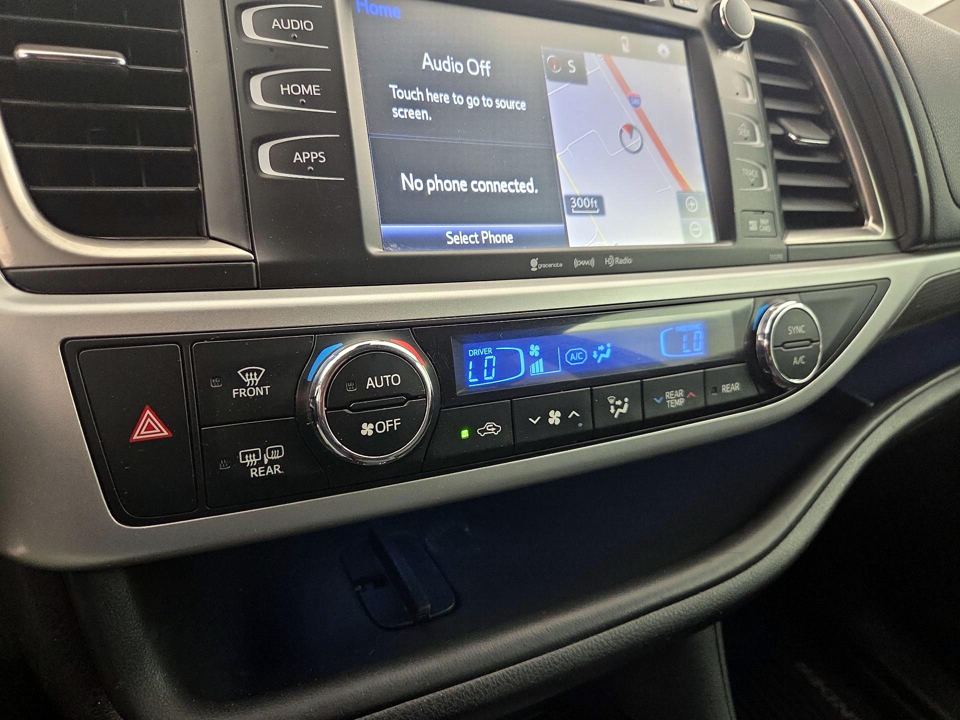 Thumbnail: 2019 Toyota Highlander - 17
