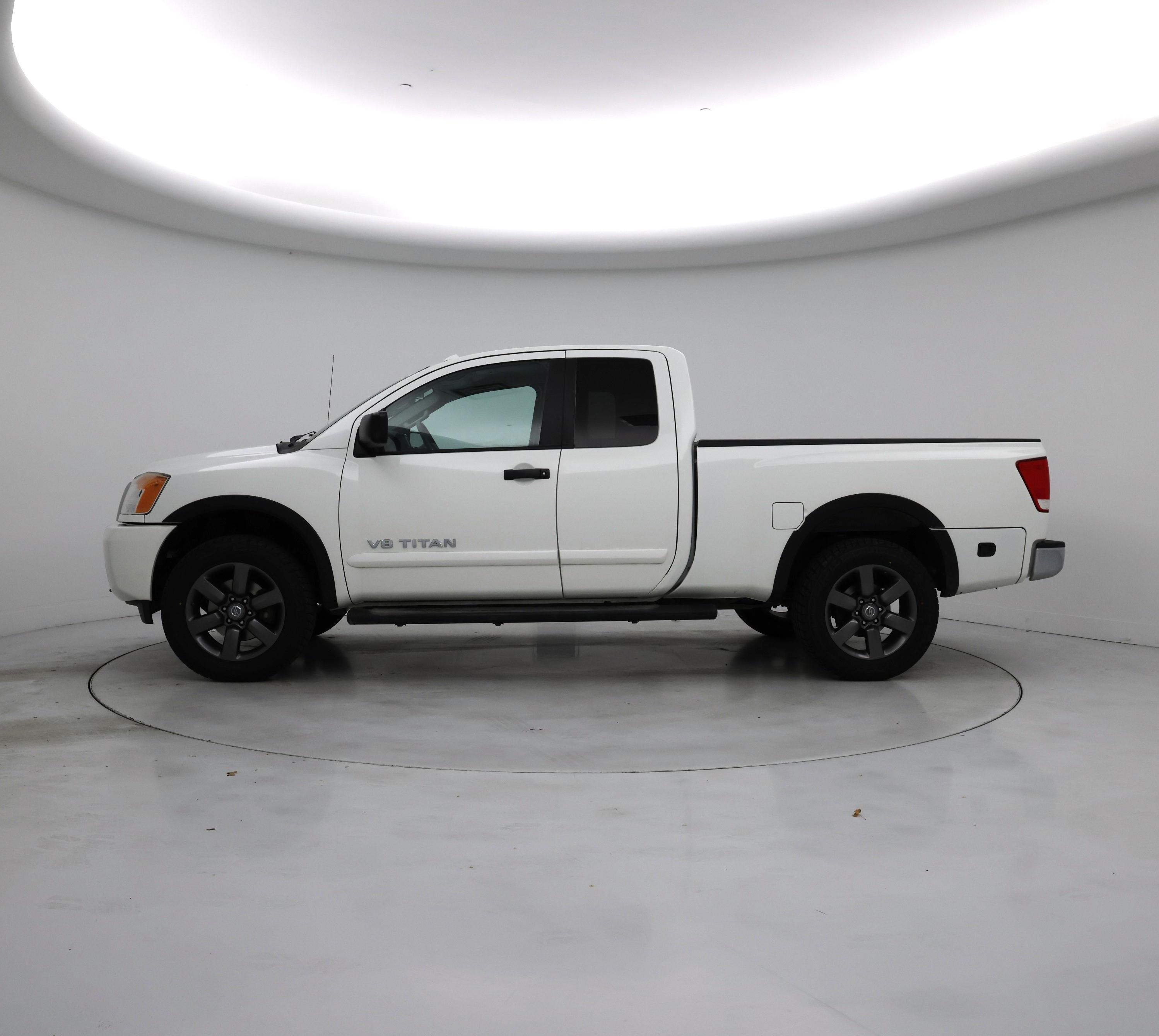 Thumbnail: 2015 Nissan Titan - 3