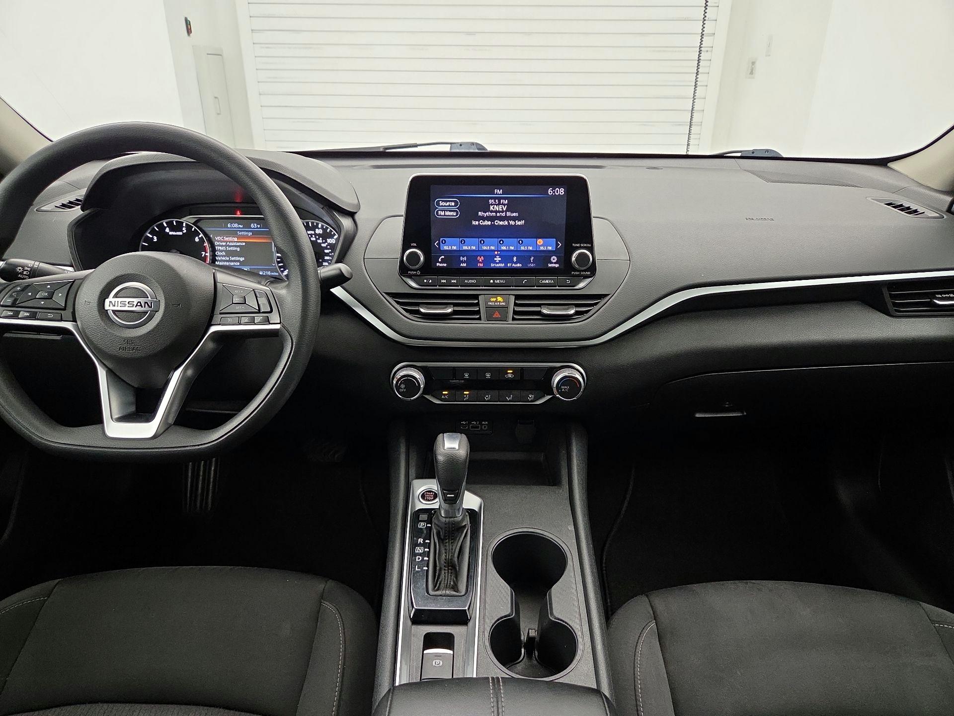 Thumbnail: 2020 Nissan Altima - 9
