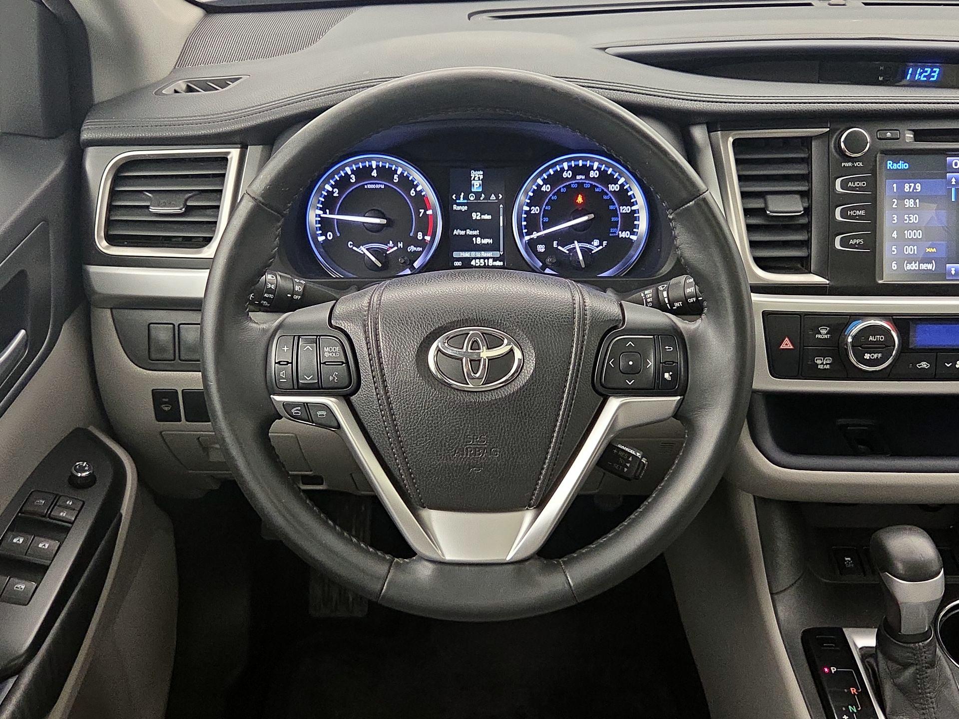 Thumbnail: 2015 Toyota Highlander - 10