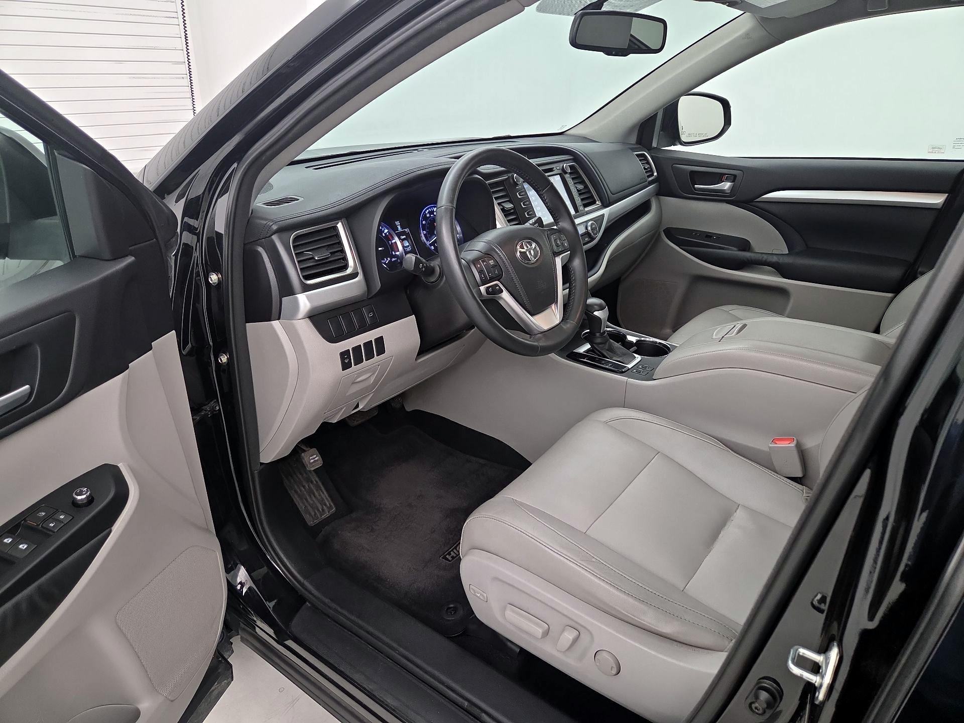 Thumbnail: 2015 Toyota Highlander - 11
