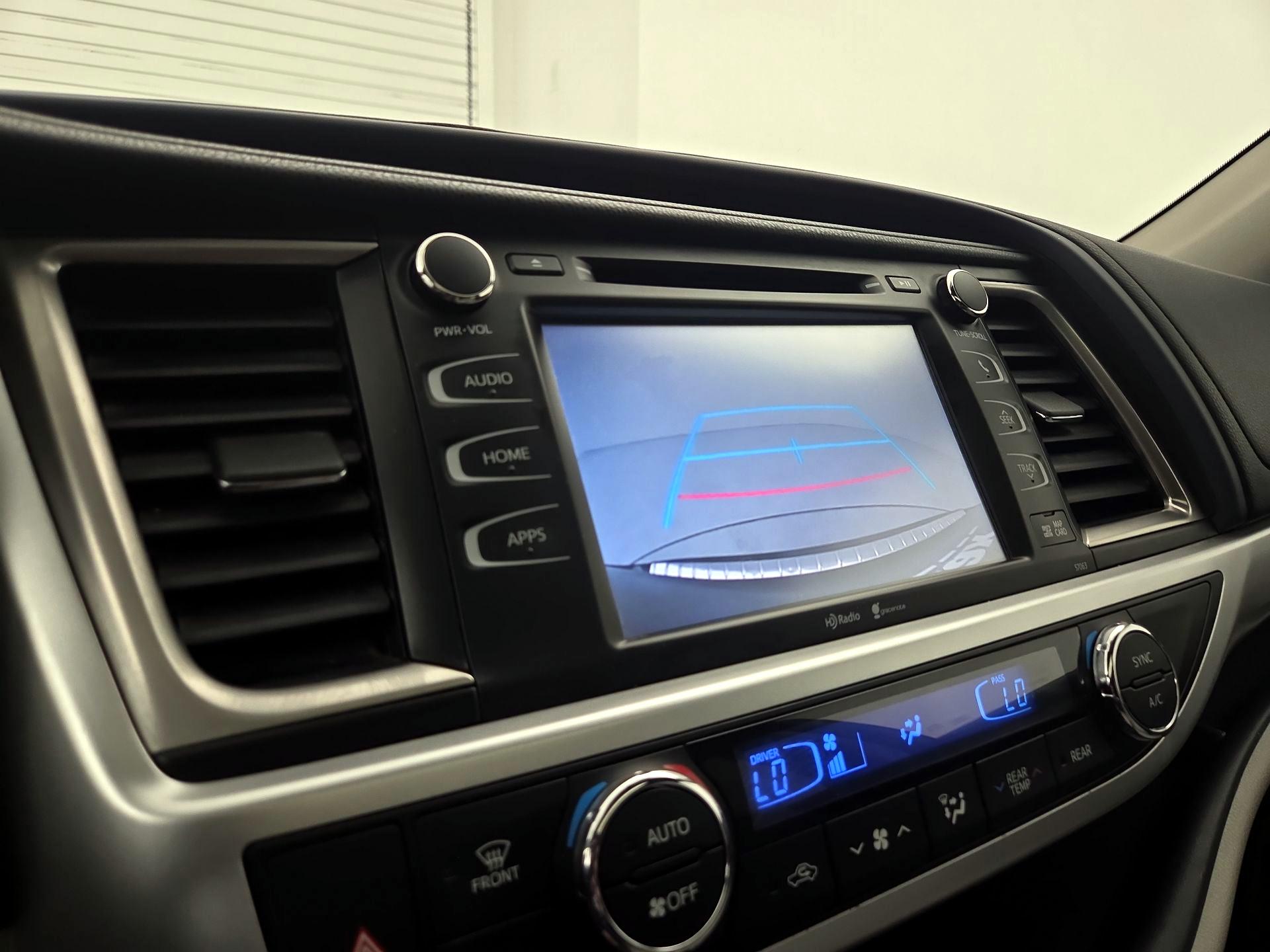 Thumbnail: 2015 Toyota Highlander - 14