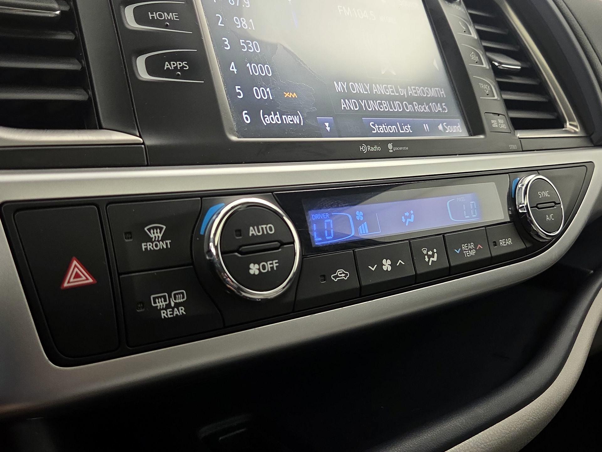 Thumbnail: 2015 Toyota Highlander - 16