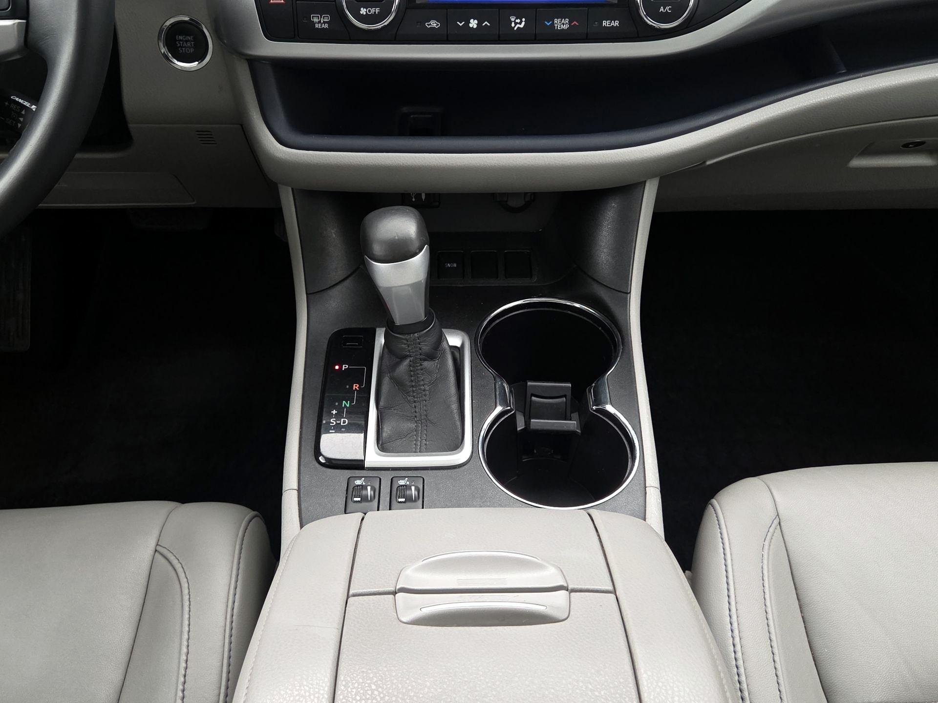 Thumbnail: 2015 Toyota Highlander - 17