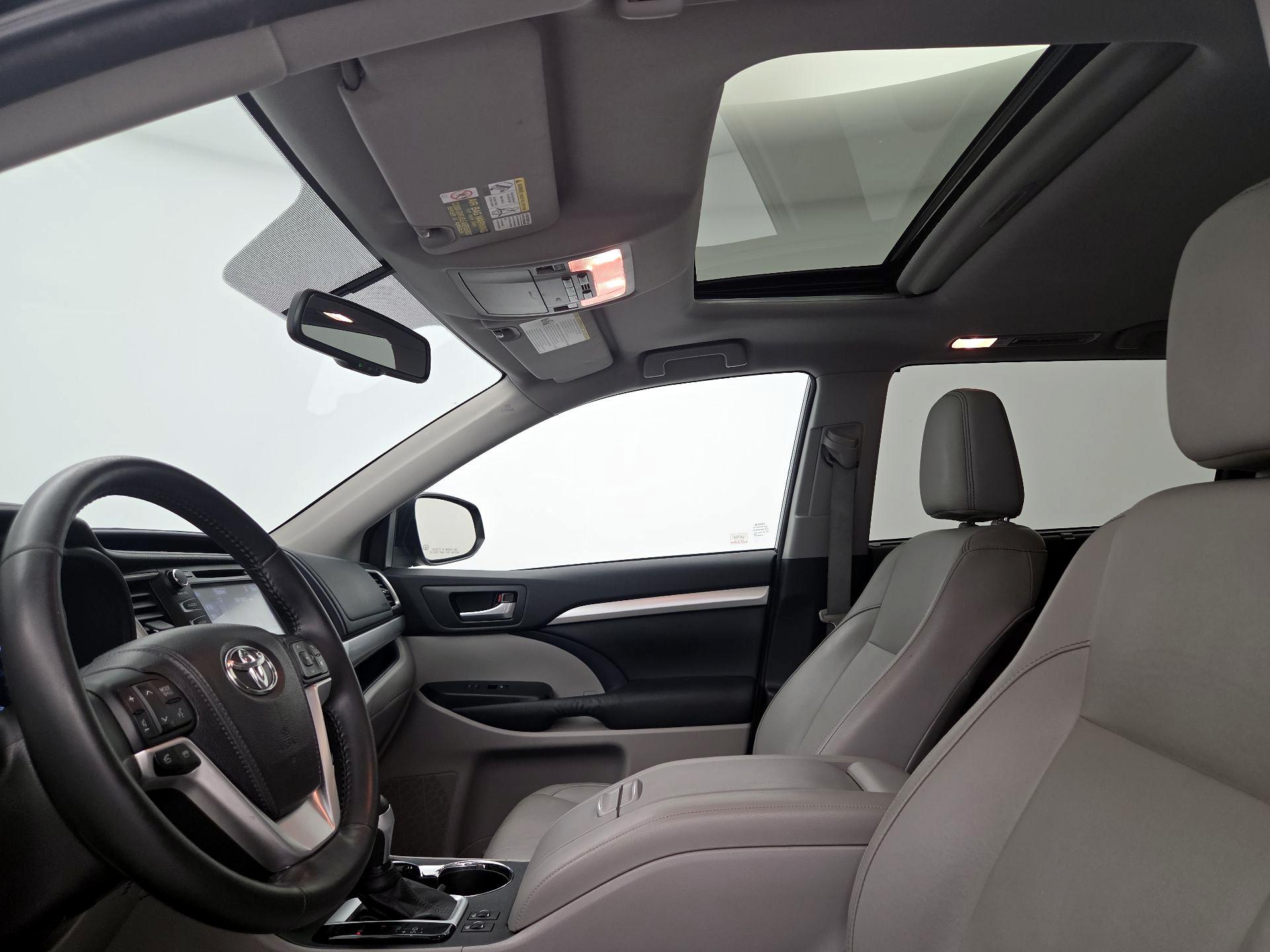 Thumbnail: 2015 Toyota Highlander - 19