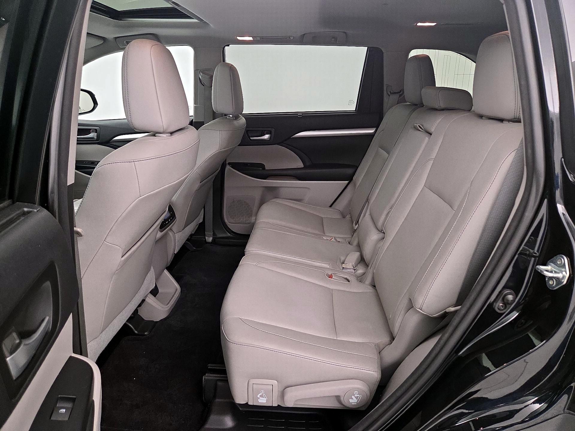 Thumbnail: 2015 Toyota Highlander - 20